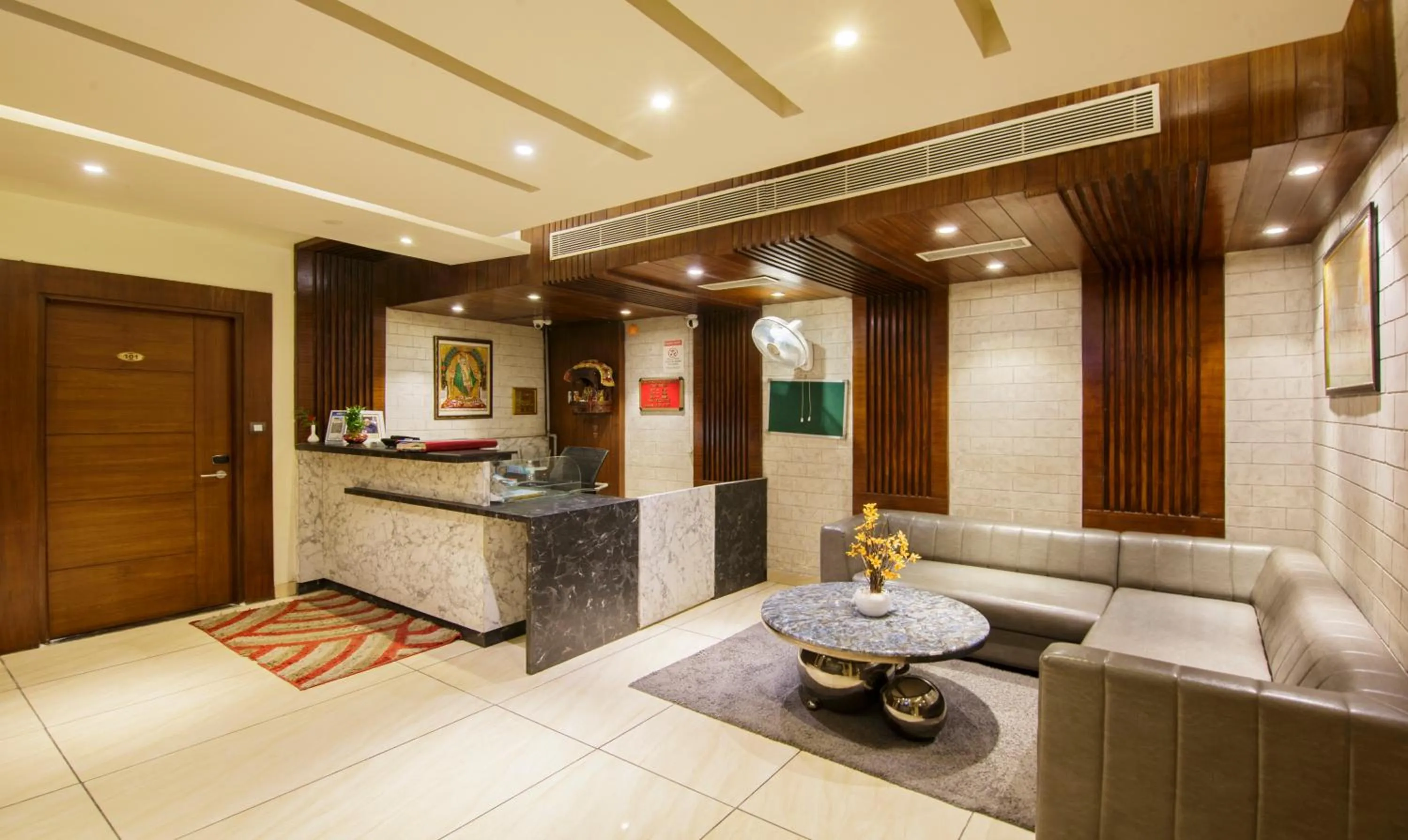 Lobby or reception in Treebo Punjabi Nature Residency, Near Faridabad Railway Station