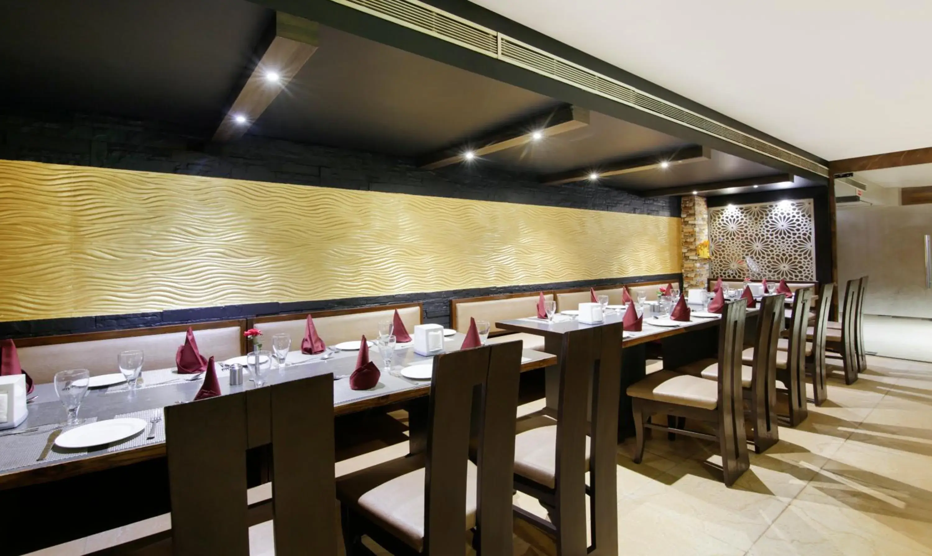 Restaurant/places to eat in Treebo Punjabi Nature Residency, Near Faridabad Railway Station Restaurant/places to eat in Treebo Punjabi Nature Residency, Near Faridabad Railway Station