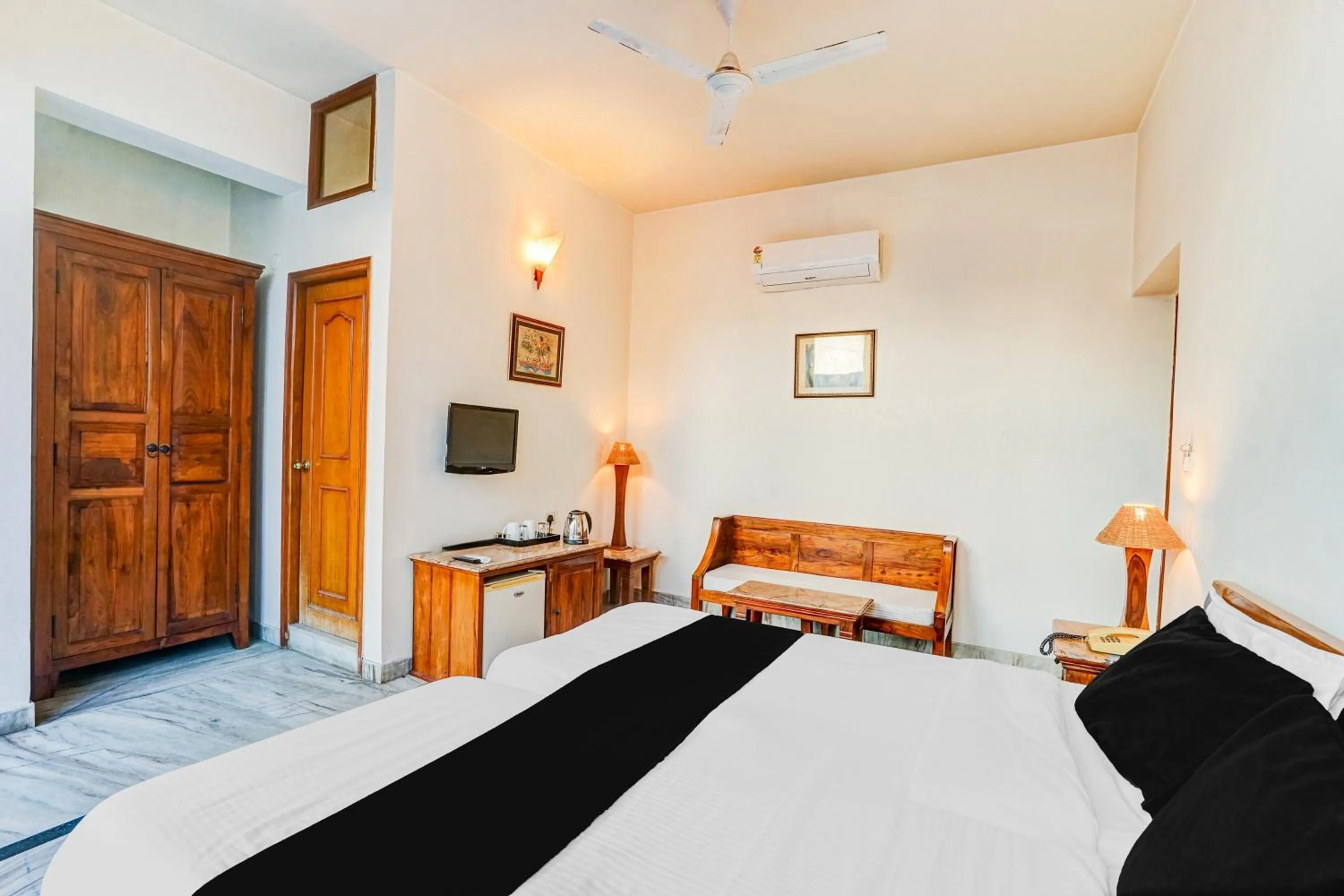 Bedroom in Hotel O Sansarchandra Road Formerly Luna Rosa
