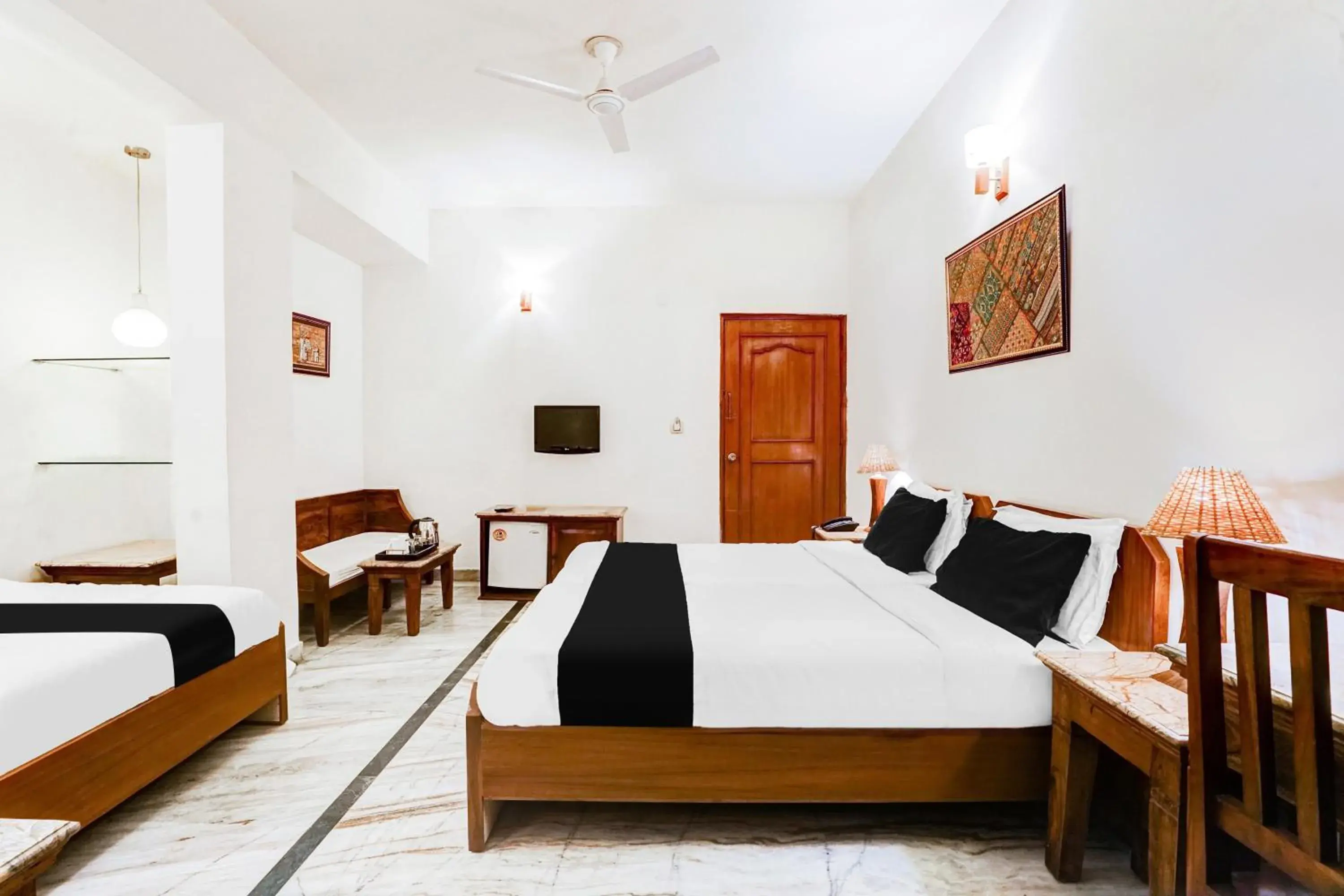 Standard Double Room in Hotel O Sansarchandra Road Formerly Luna Rosa Standard Double Room in Hotel O Sansarchandra Road Formerly Luna Rosa
