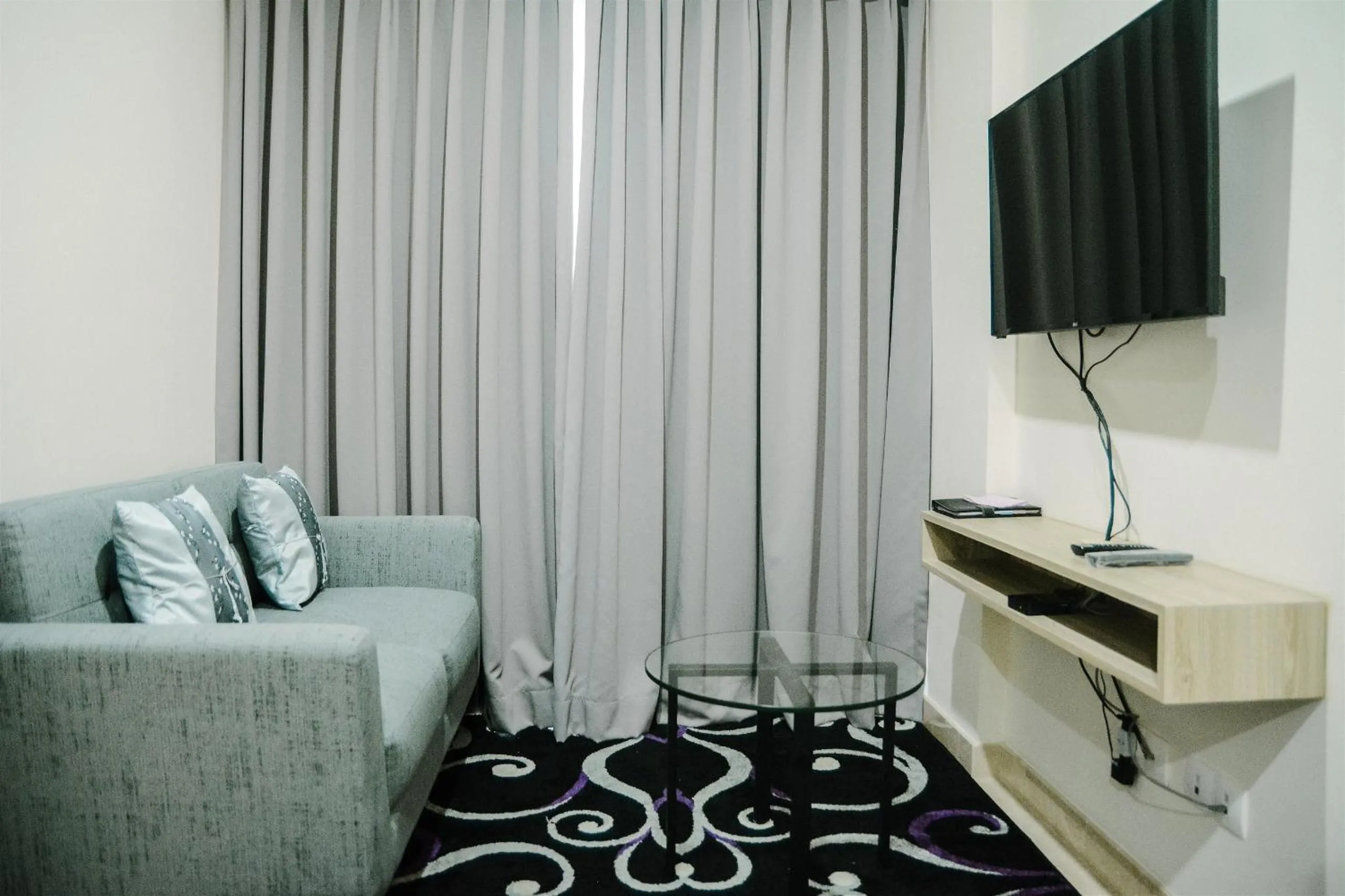 2BR Deluxe and Modern Menteng Park Apartment By Travelio