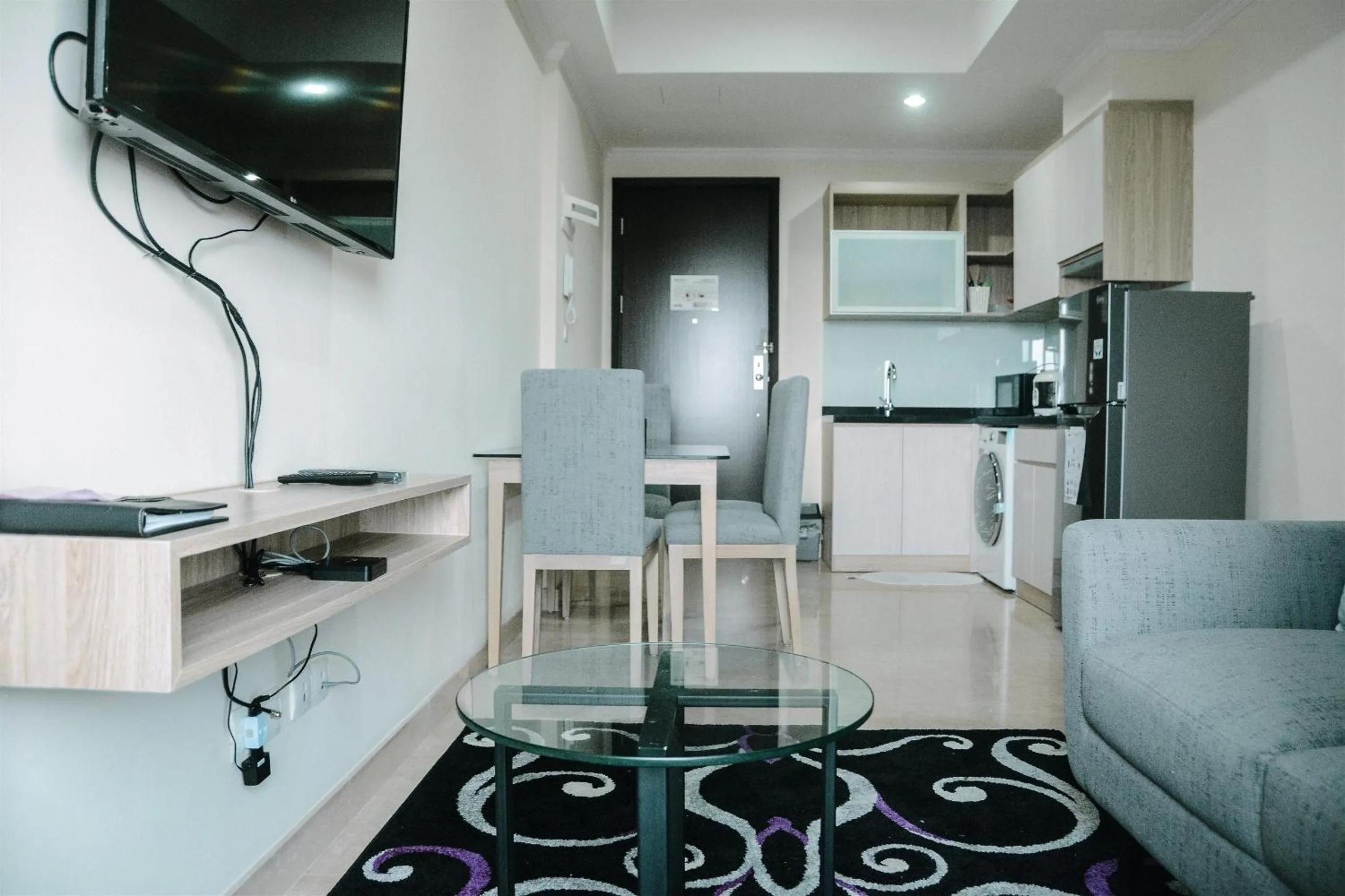 2BR Deluxe and Modern Menteng Park Apartment By Travelio