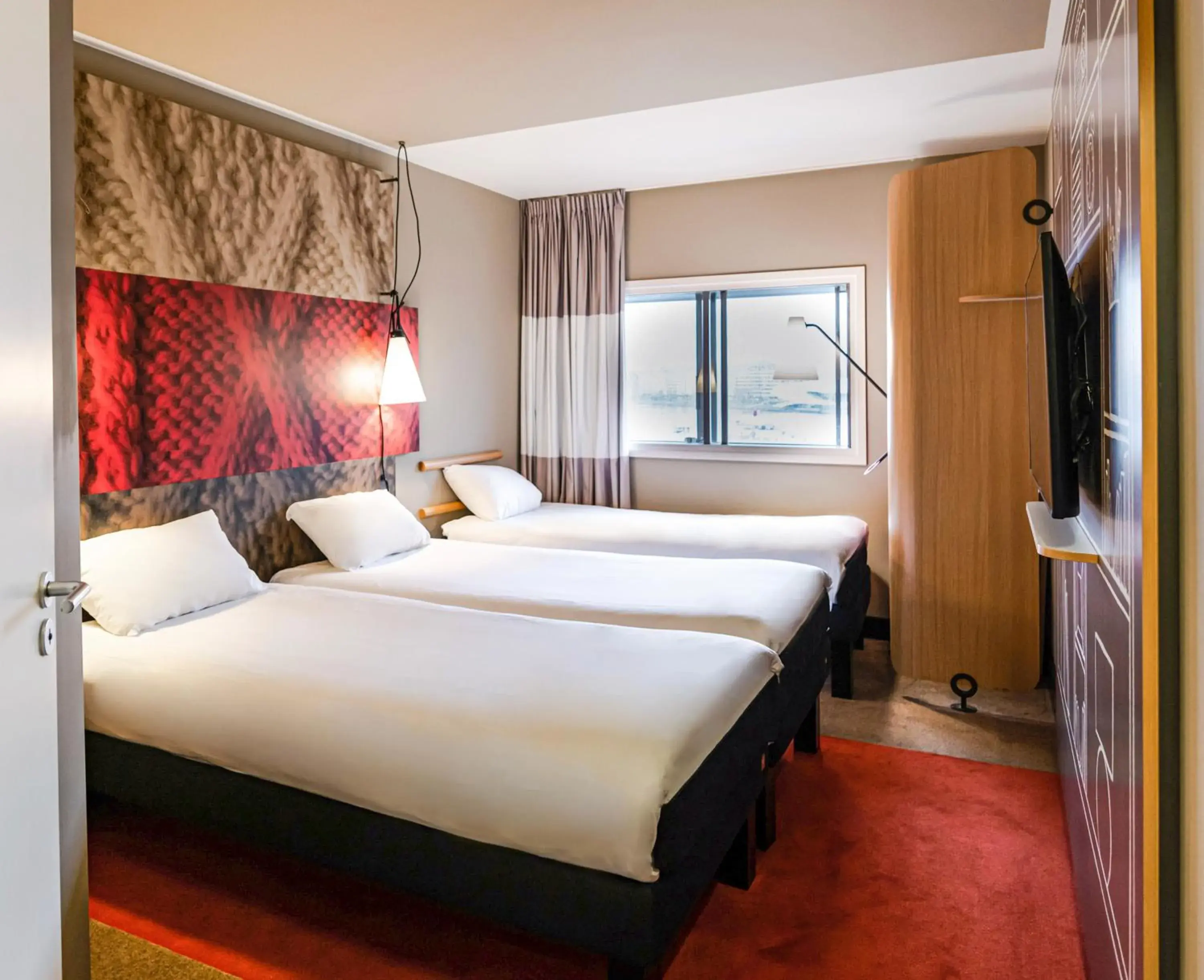 Photo of the whole room, Bed in ibis Manchester Centre 96 Portland Street Photo of the whole room, Bed in ibis Manchester Centre 96 Portland Street