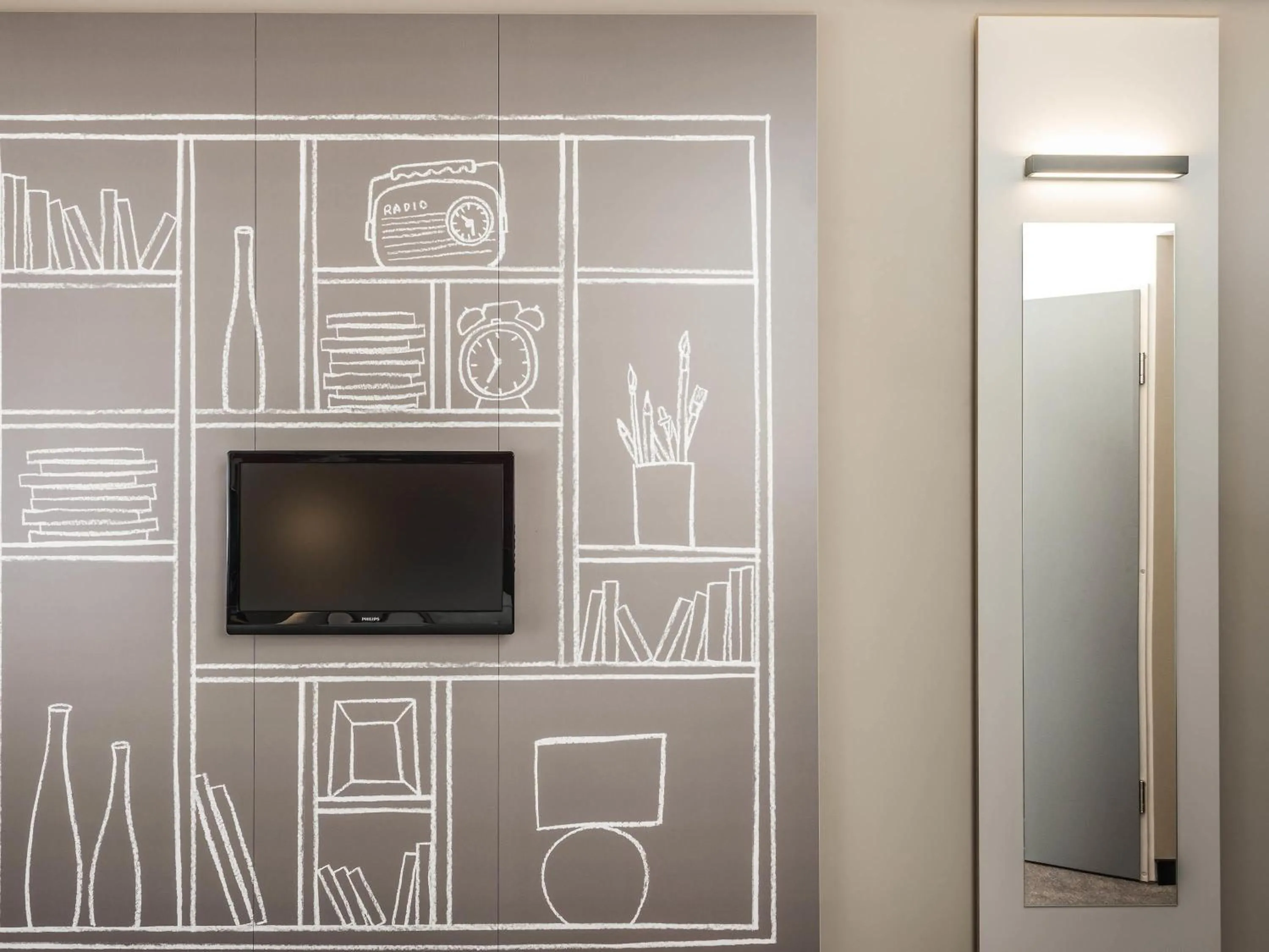 Bedroom in ibis Manchester Centre 96 Portland Street