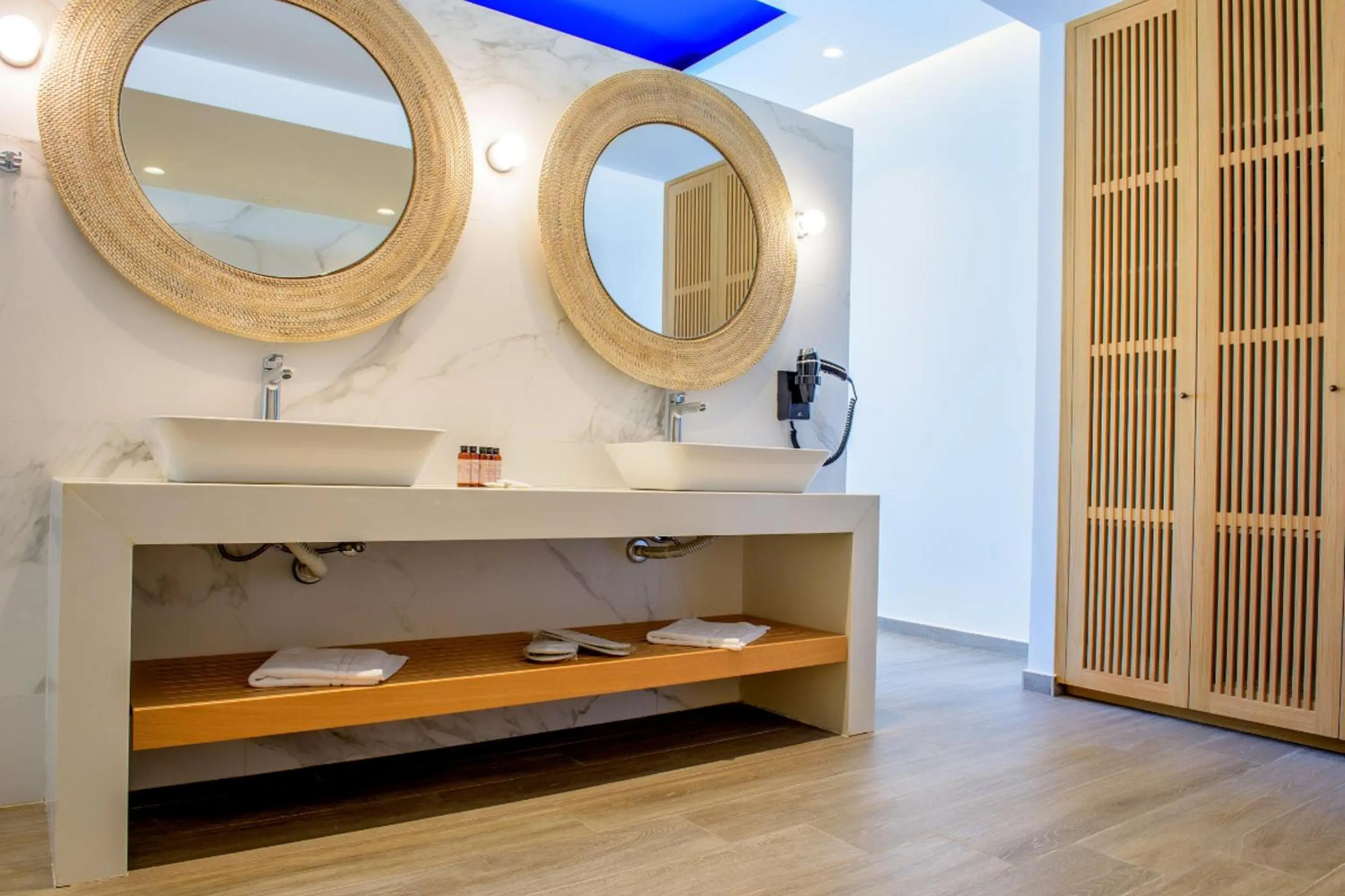 Bathroom in Axel Beach Crete - Adults Only