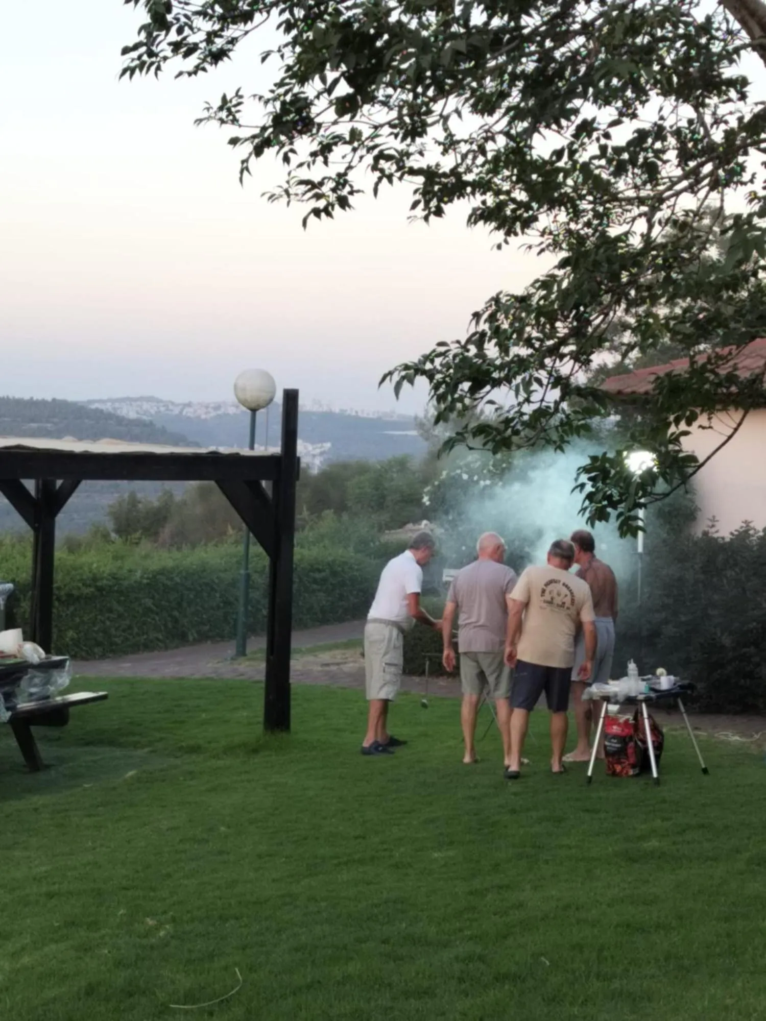 BBQ facilities in Shoresh Green Hills