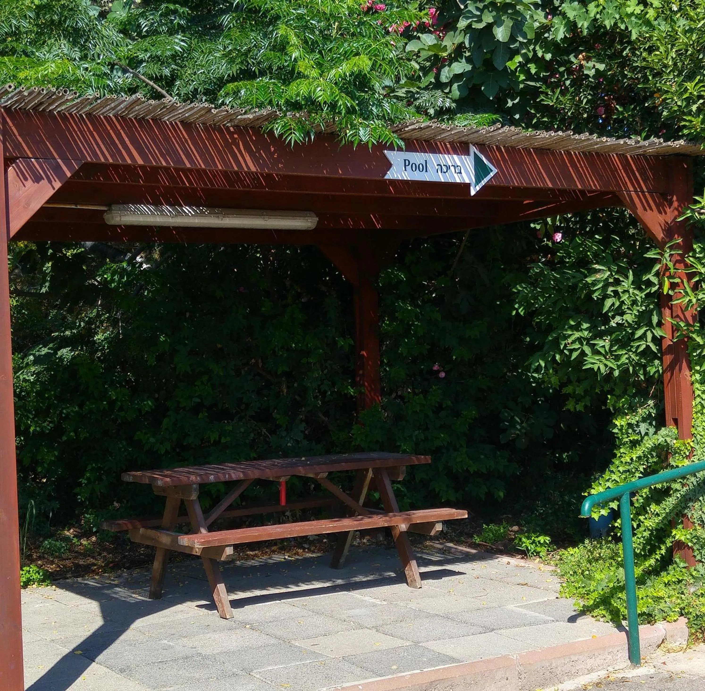 BBQ facilities in Shoresh Green Hills