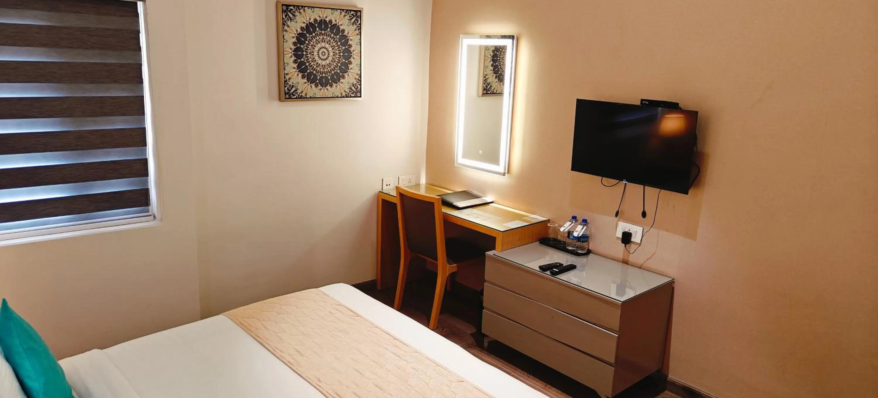 Bed in The Mayberry -A Bergamont Group of Hotels