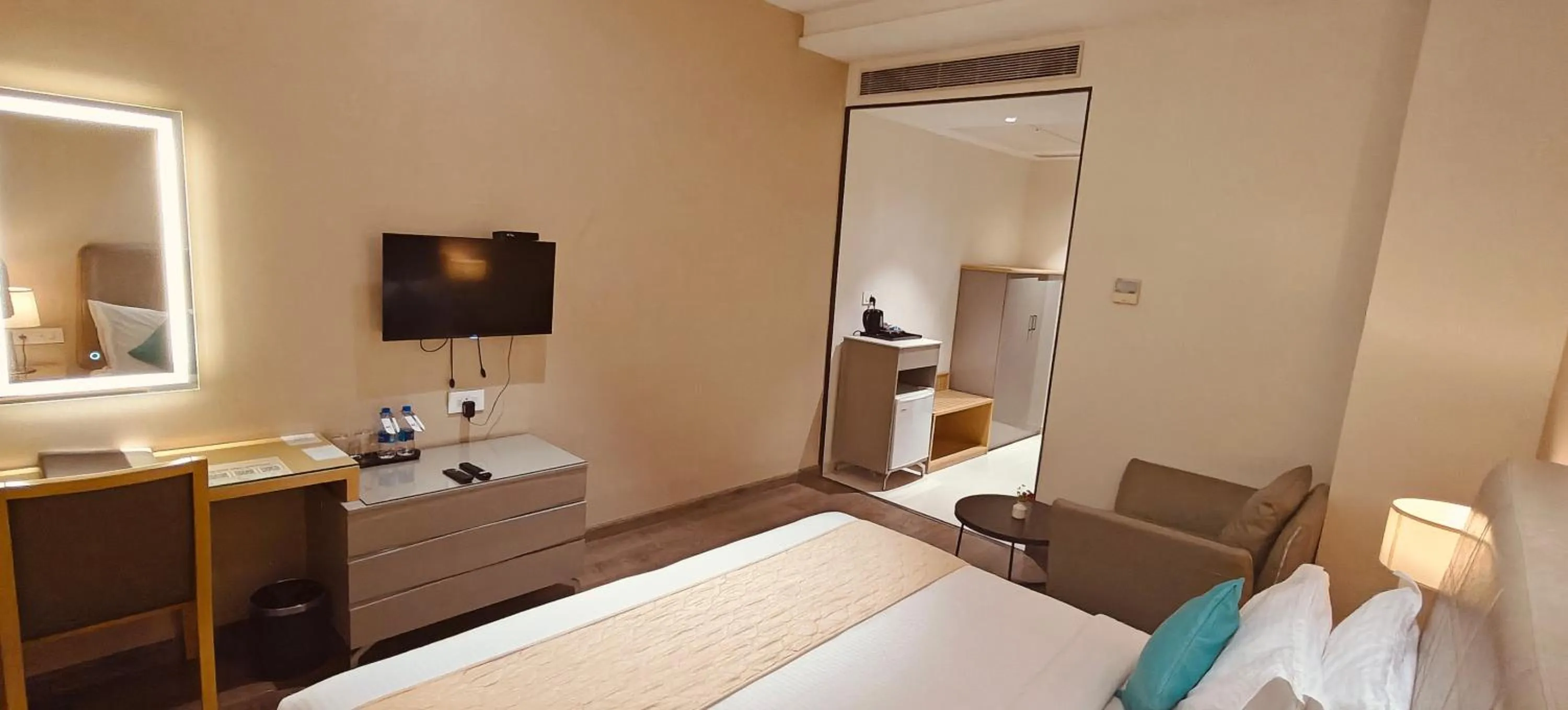 Bed in The Mayberry -A Bergamont Group of Hotels