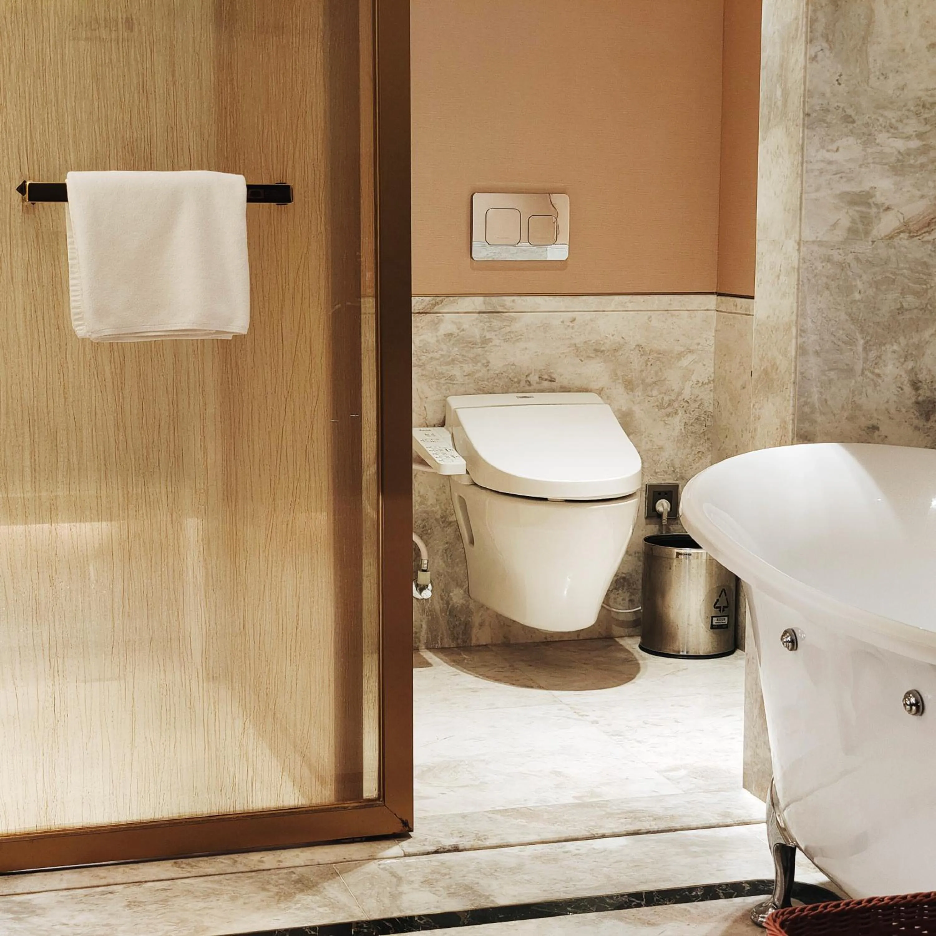 Toilet in The Yun Hotel Foshan Nanhai