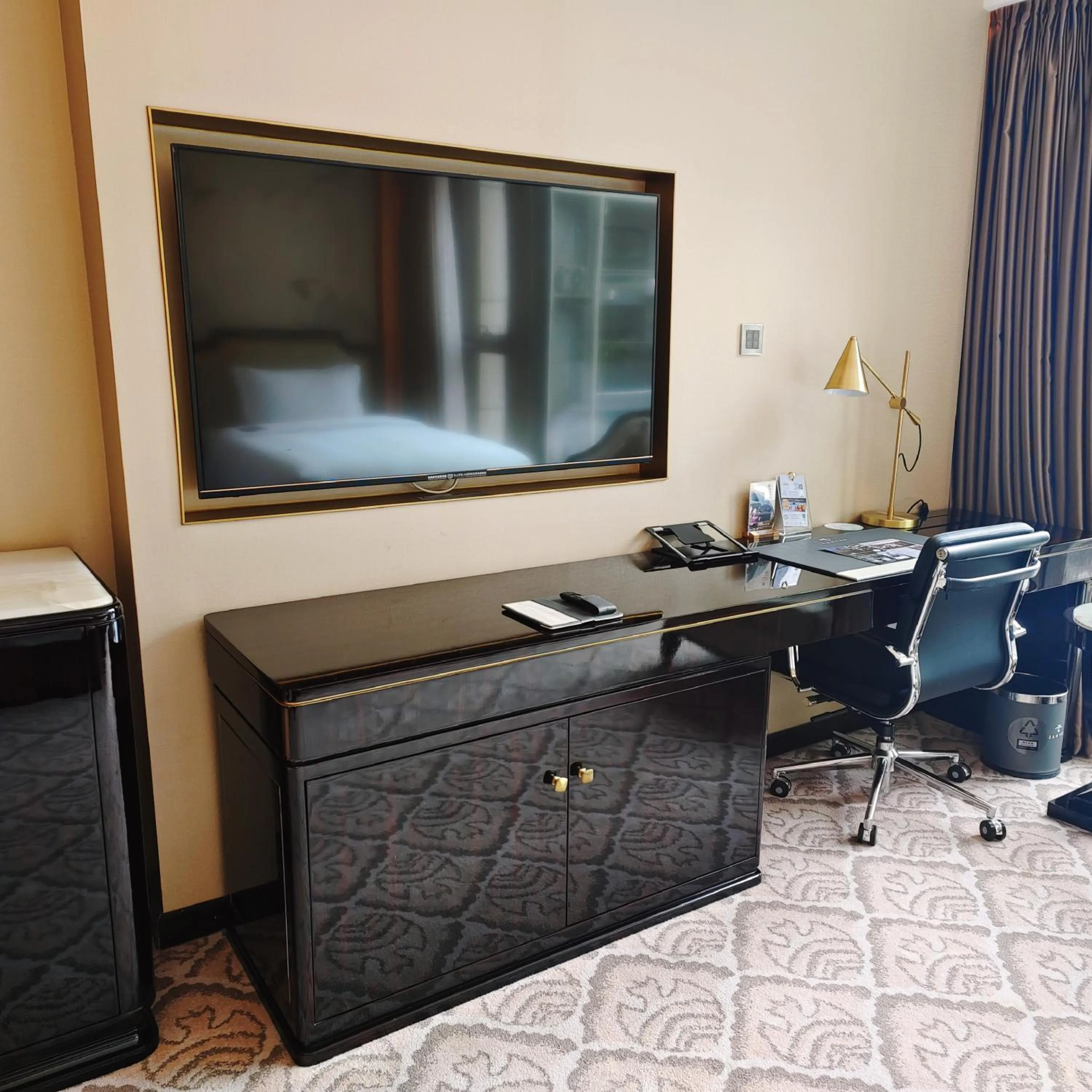 TV and multimedia in The Yun Hotel Foshan Nanhai