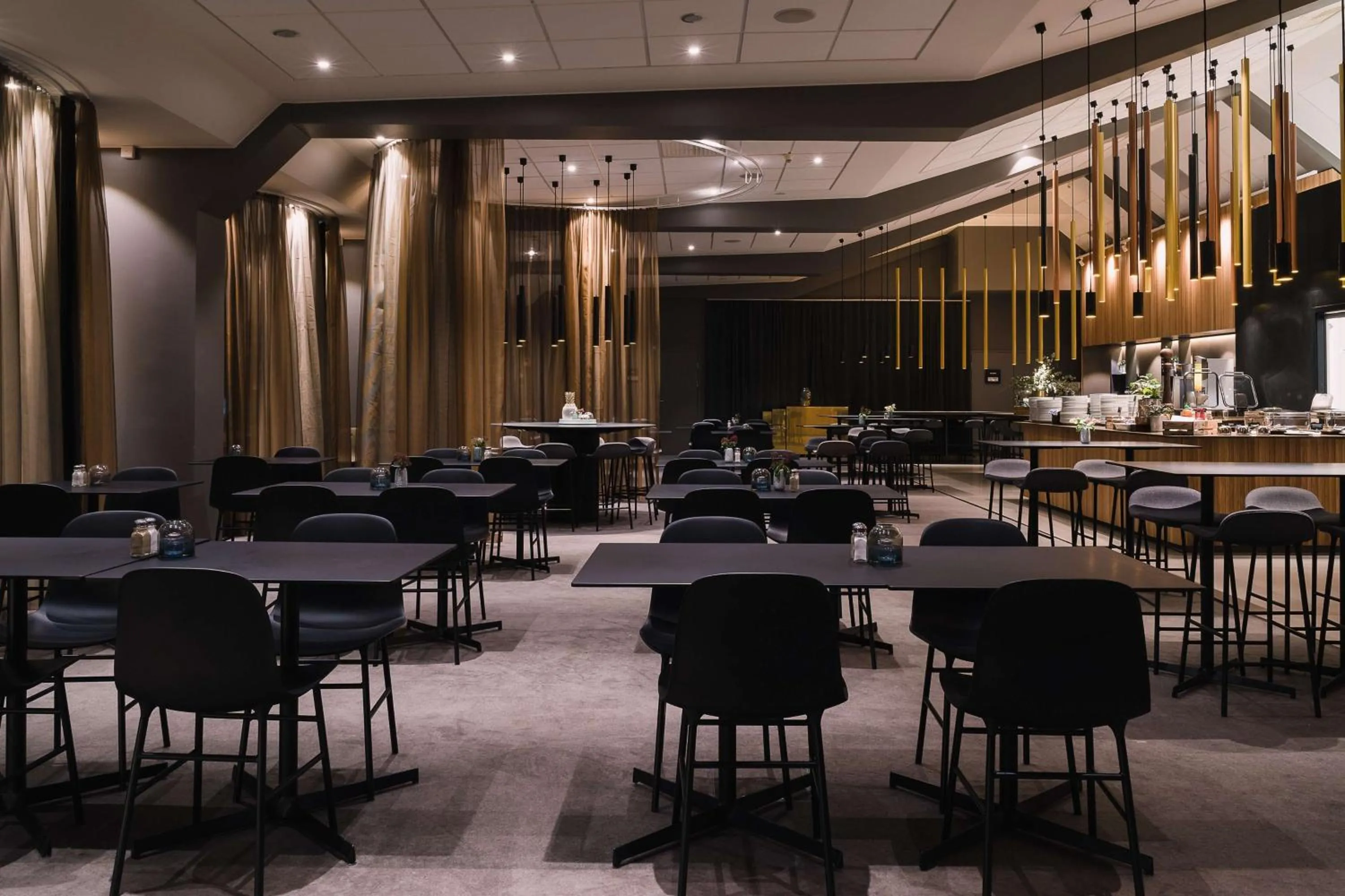 Restaurant/places to eat in Scandic Opalen