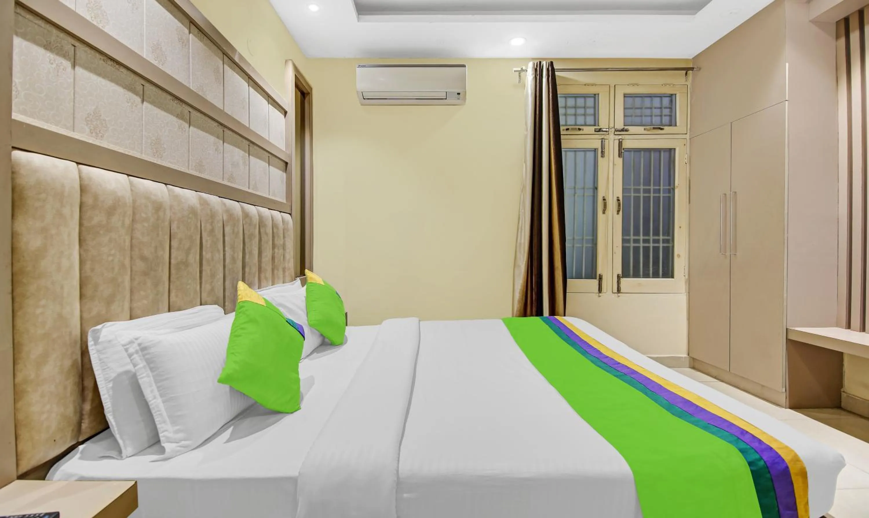 Bedroom in Itsy Hotels Amrita Raghunath Bazaar Jammu