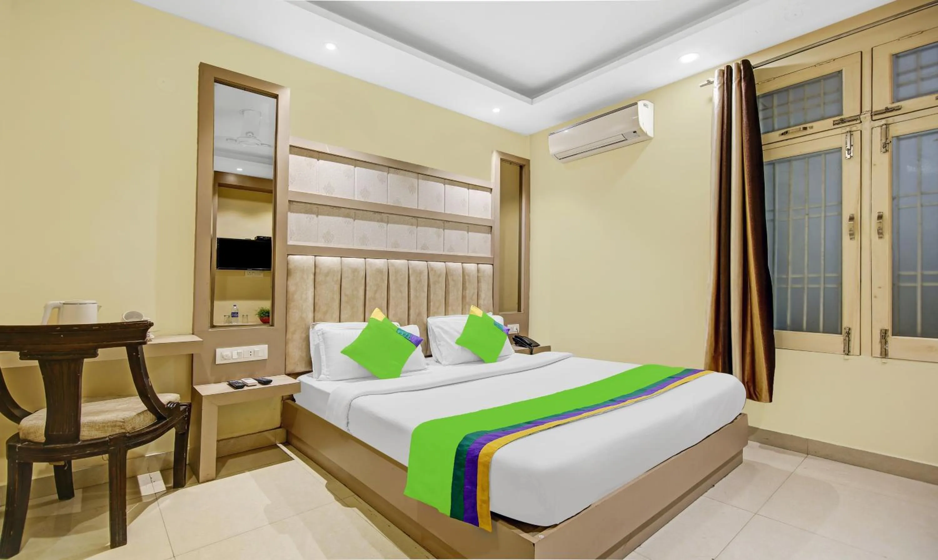 Bedroom in Itsy Hotels Amrita Raghunath Bazaar Jammu