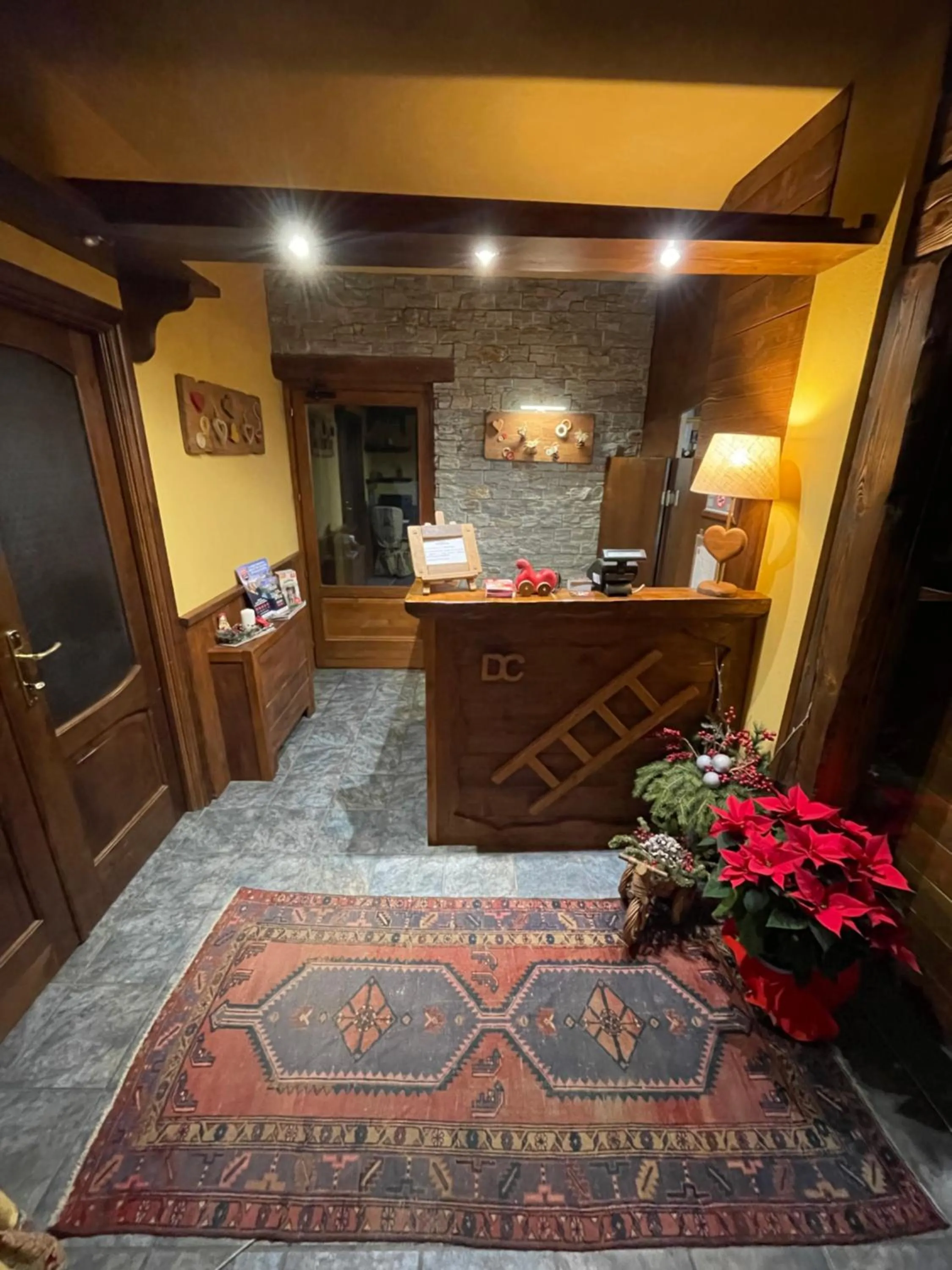 Lobby or reception in Aparthotel Foyer d'antan SUITE con caminetto hammam o vasca idromassaggio