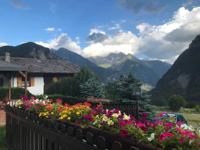 Mountain view in Aparthotel Foyer d'antan SUITE con caminetto hammam o vasca idromassaggio