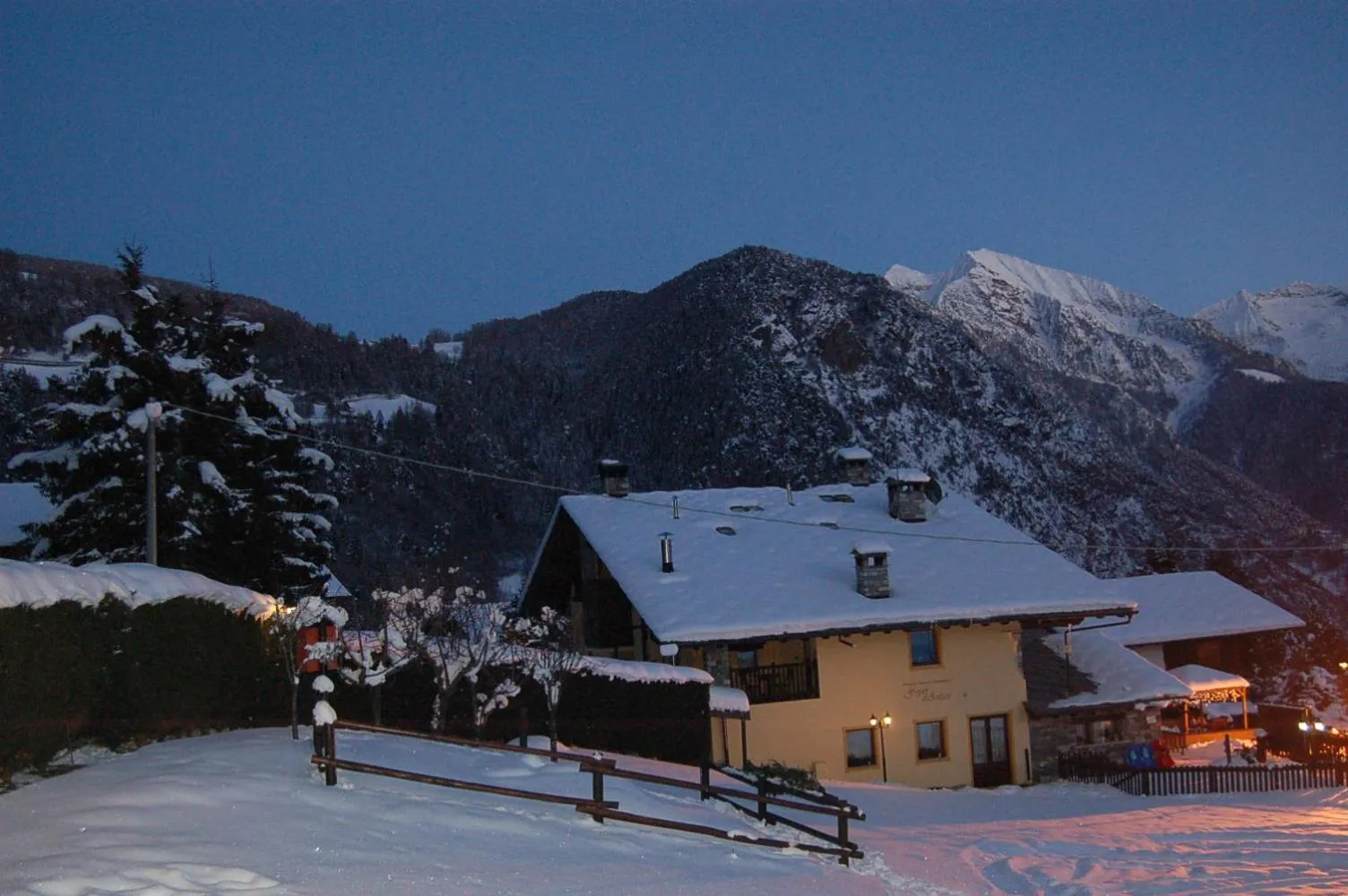 Property building in Aparthotel Foyer d'antan SUITE con caminetto hammam o vasca idromassaggio