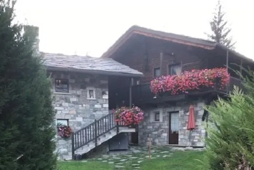 Property building in Aparthotel Foyer d'antan SUITE con caminetto hammam o vasca idromassaggio