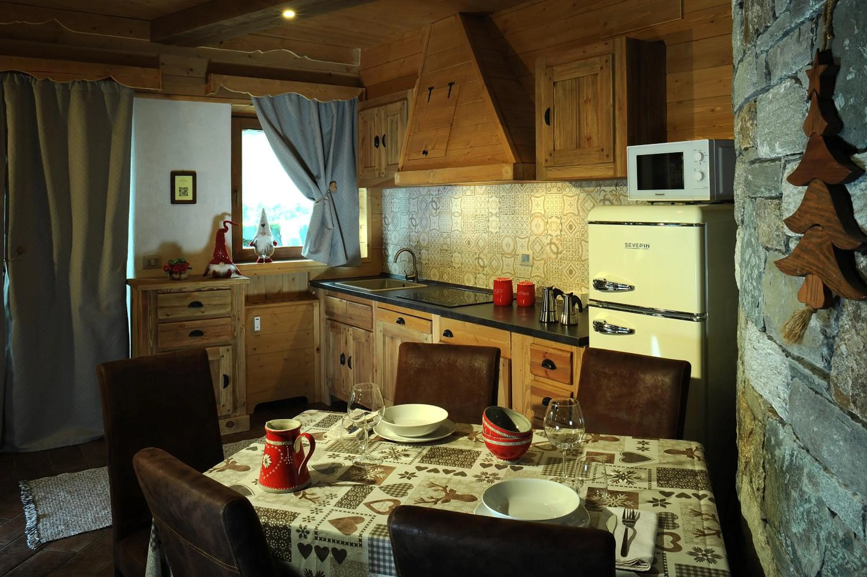 Kitchen or kitchenette in Aparthotel Foyer d'antan SUITE con caminetto hammam o vasca idromassaggio