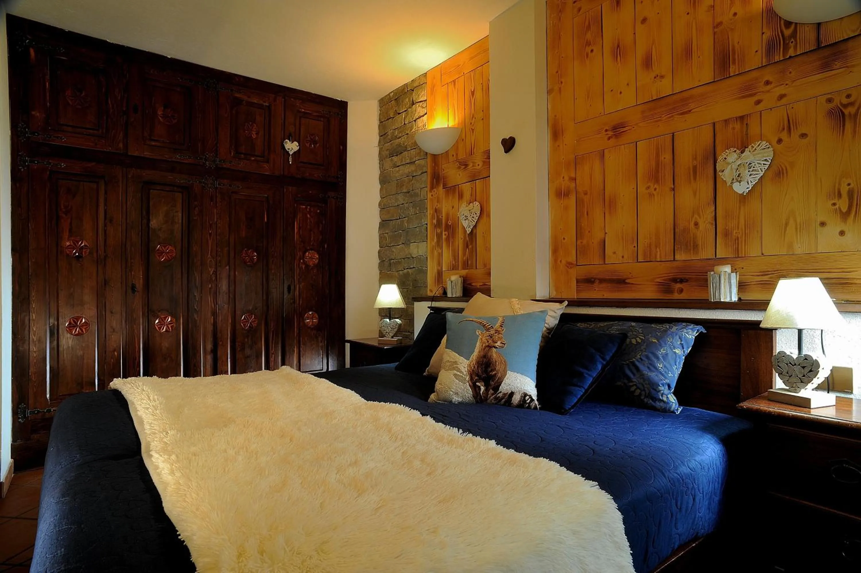 Bedroom, Bed in Aparthotel Foyer d'antan SUITE con caminetto hammam o vasca idromassaggio