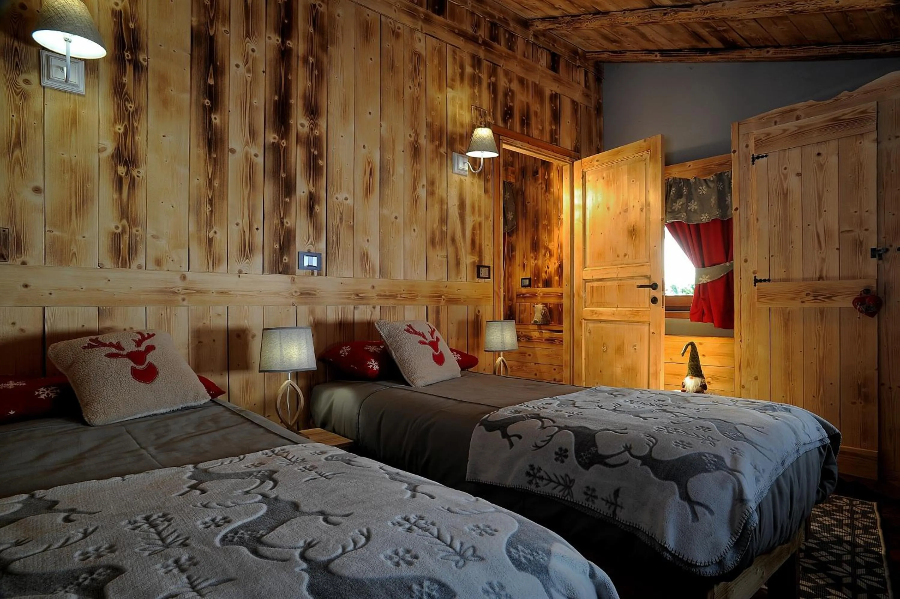 Photo of the whole room, Bed in Aparthotel Foyer d'antan SUITE con caminetto hammam o vasca idromassaggio