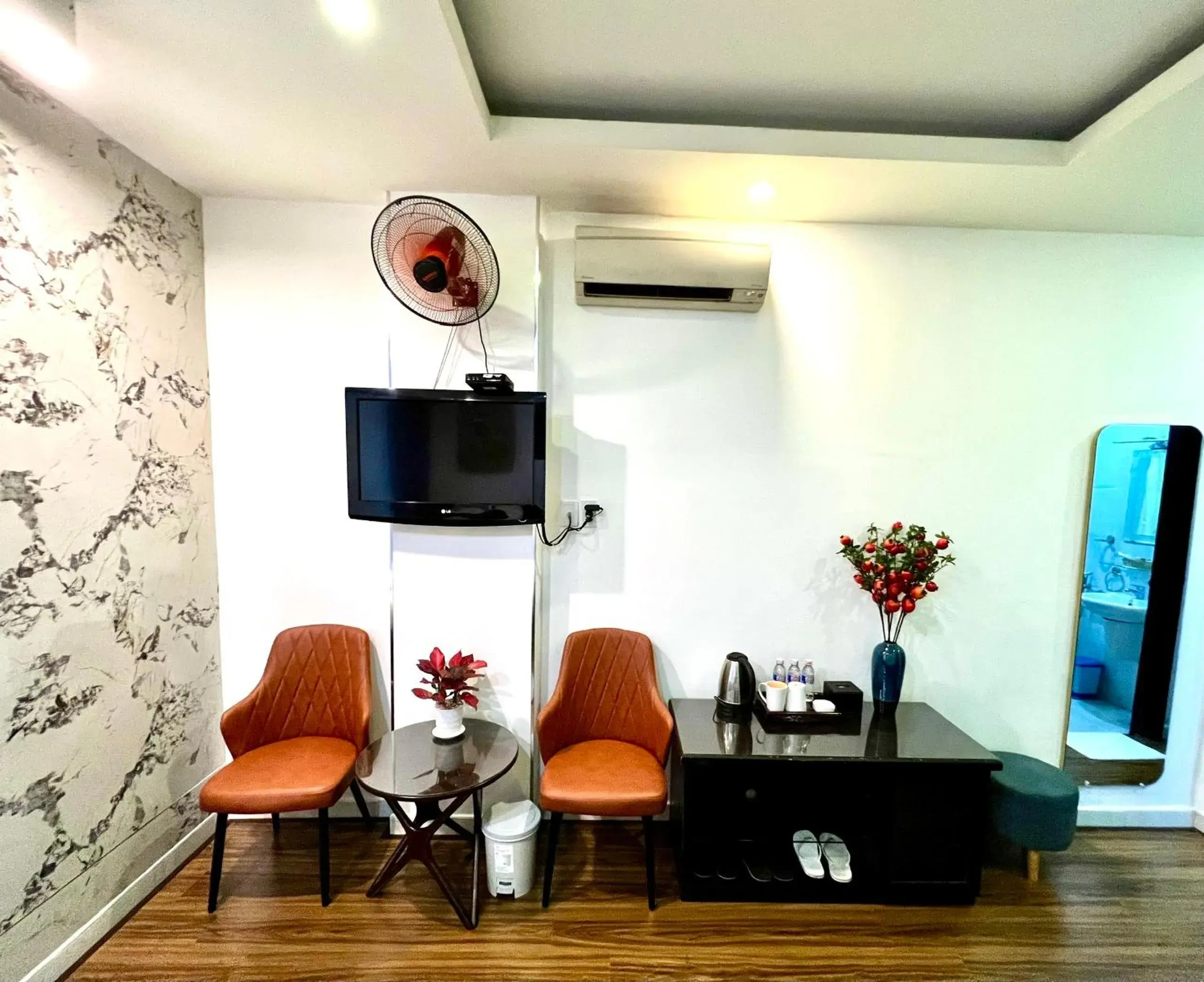 DDA Hotel District 1- Bùi Viện-Đề Thám Walking Street DDA Hotel District 1- Bùi Viện-Đề Thám Walking Street