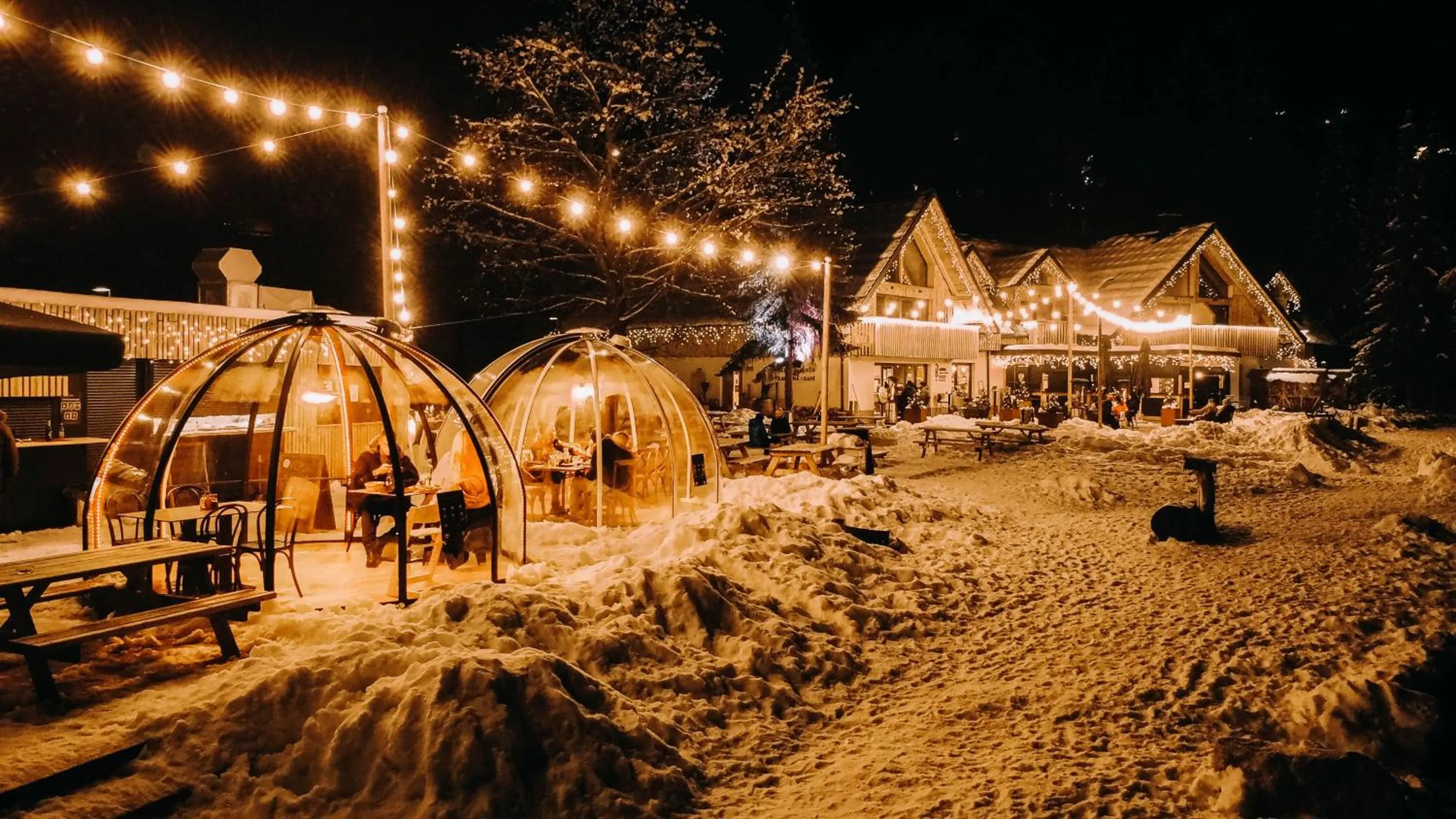 Restaurant/places to eat in JASNA NATUR Resort by the lake