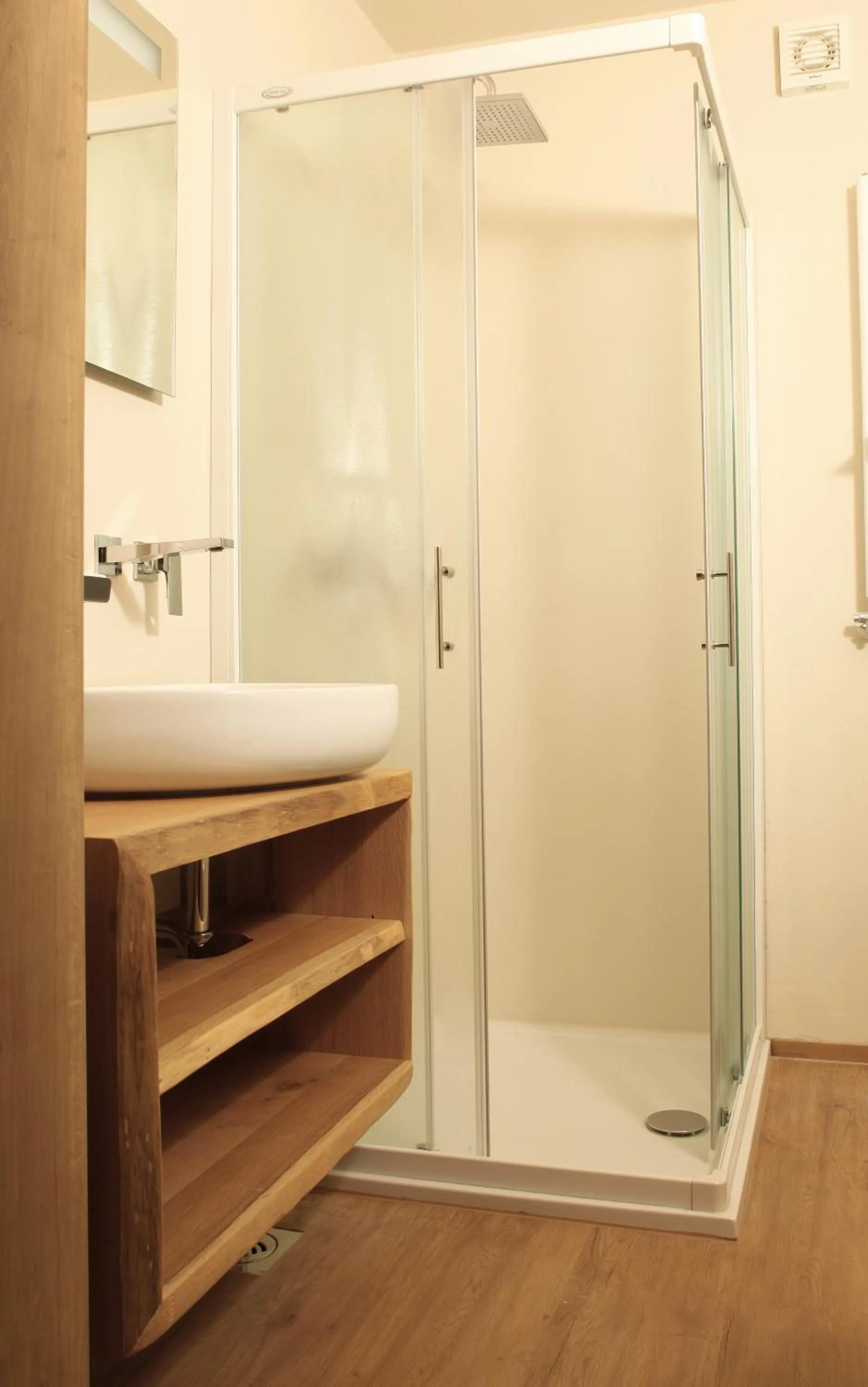 Shower in JASNA NATUR Resort by the lake