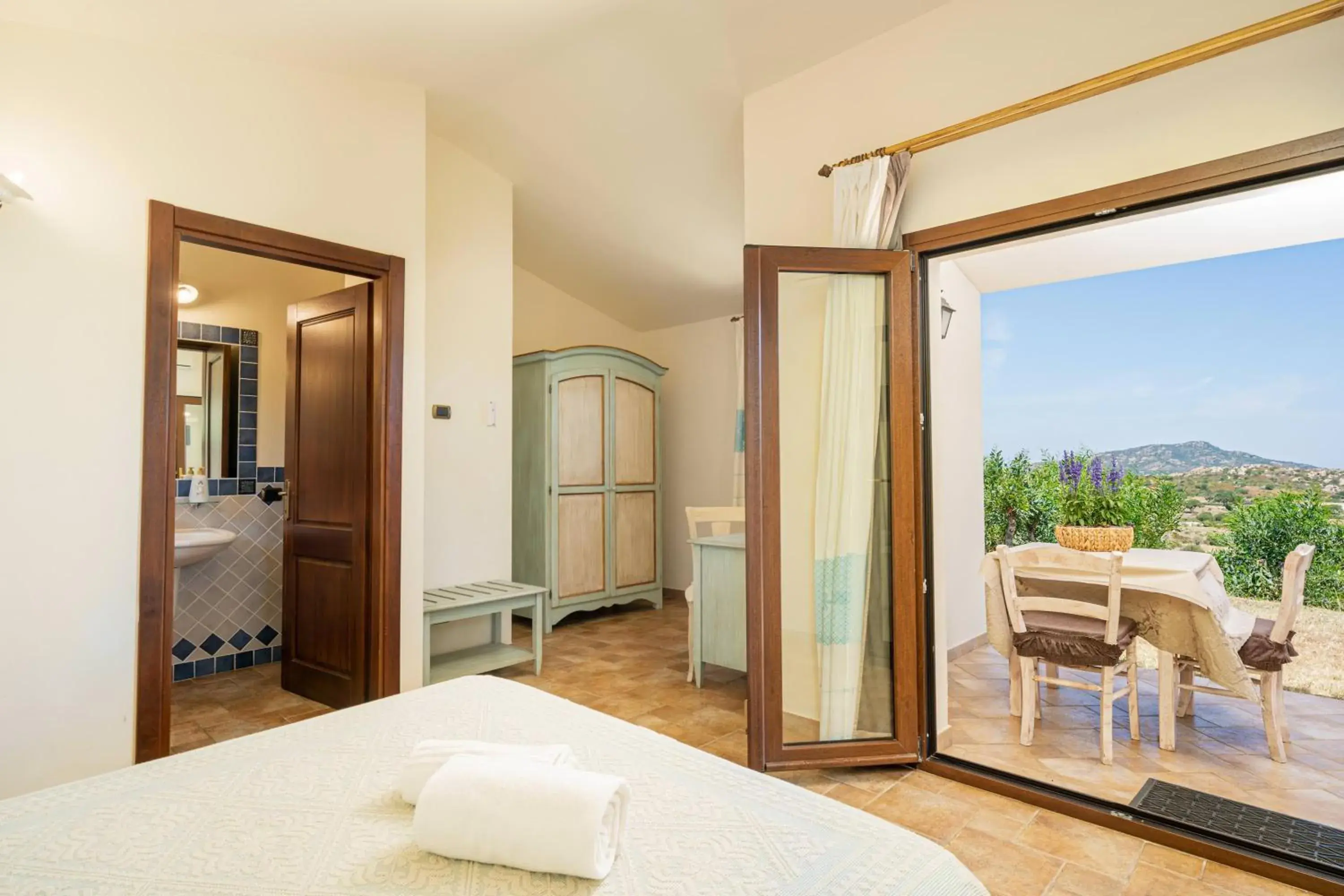 Double Room with Patio and Garden View in Borgo Alba Barona Turismo Rurale Double Room with Patio and Garden View in Borgo Alba Barona Turismo Rurale