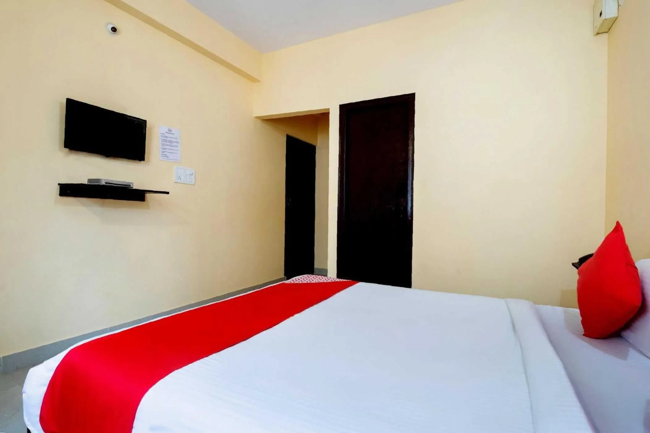 Bedroom in Hotel O Ashraya Comforts