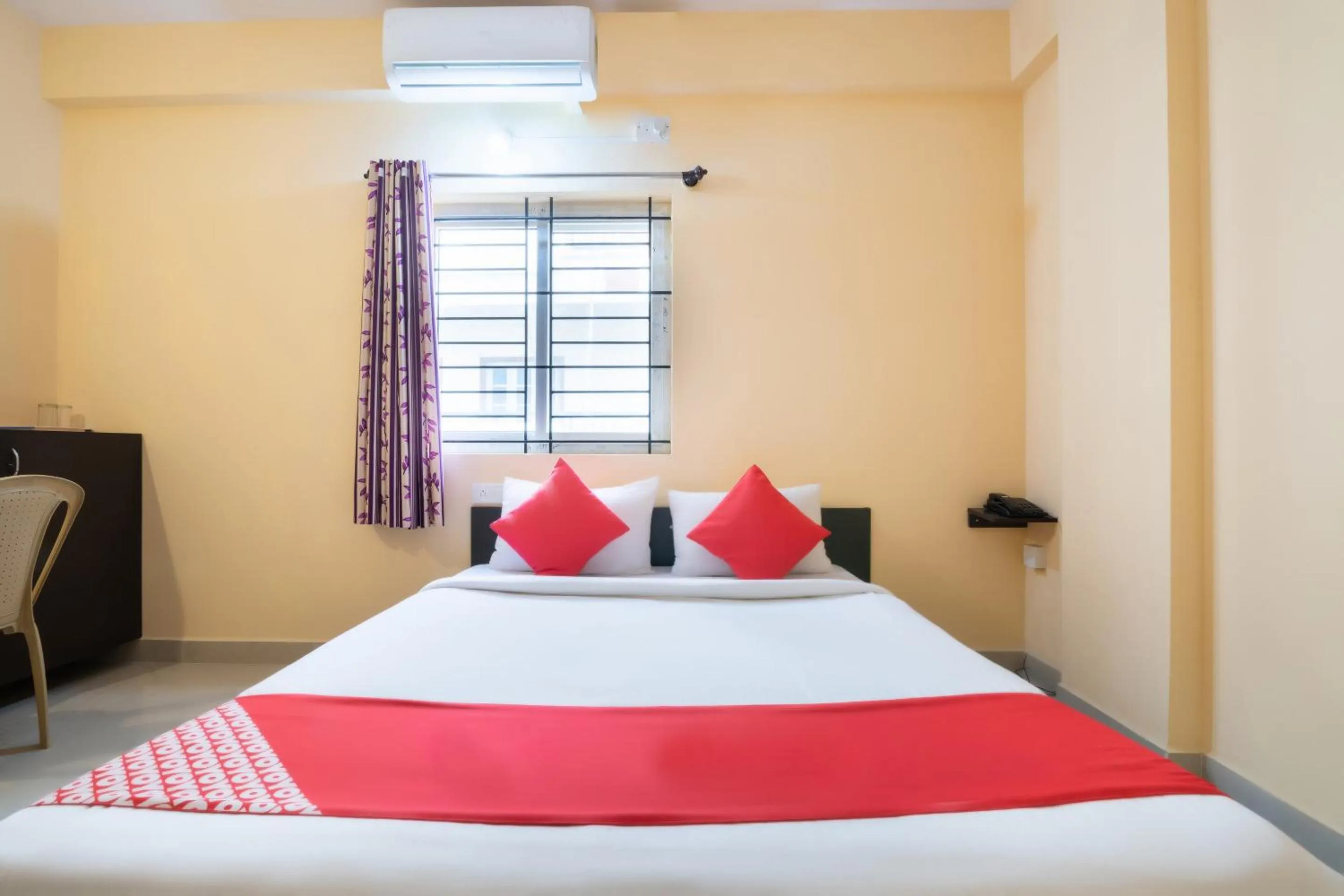 Bedroom, Bed in Hotel O Ashrey Comforts