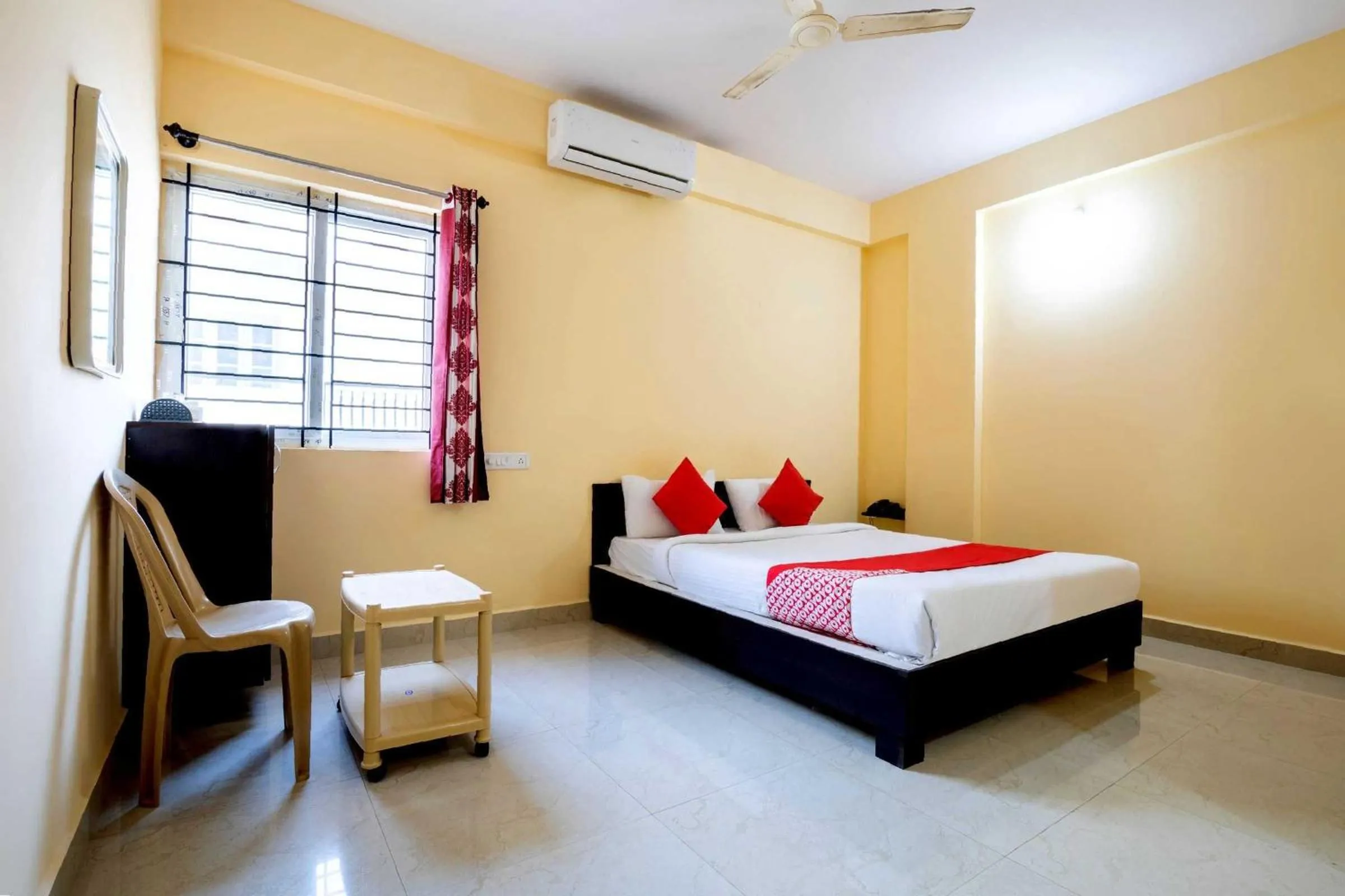 Bedroom in Hotel O Ashraya Comforts