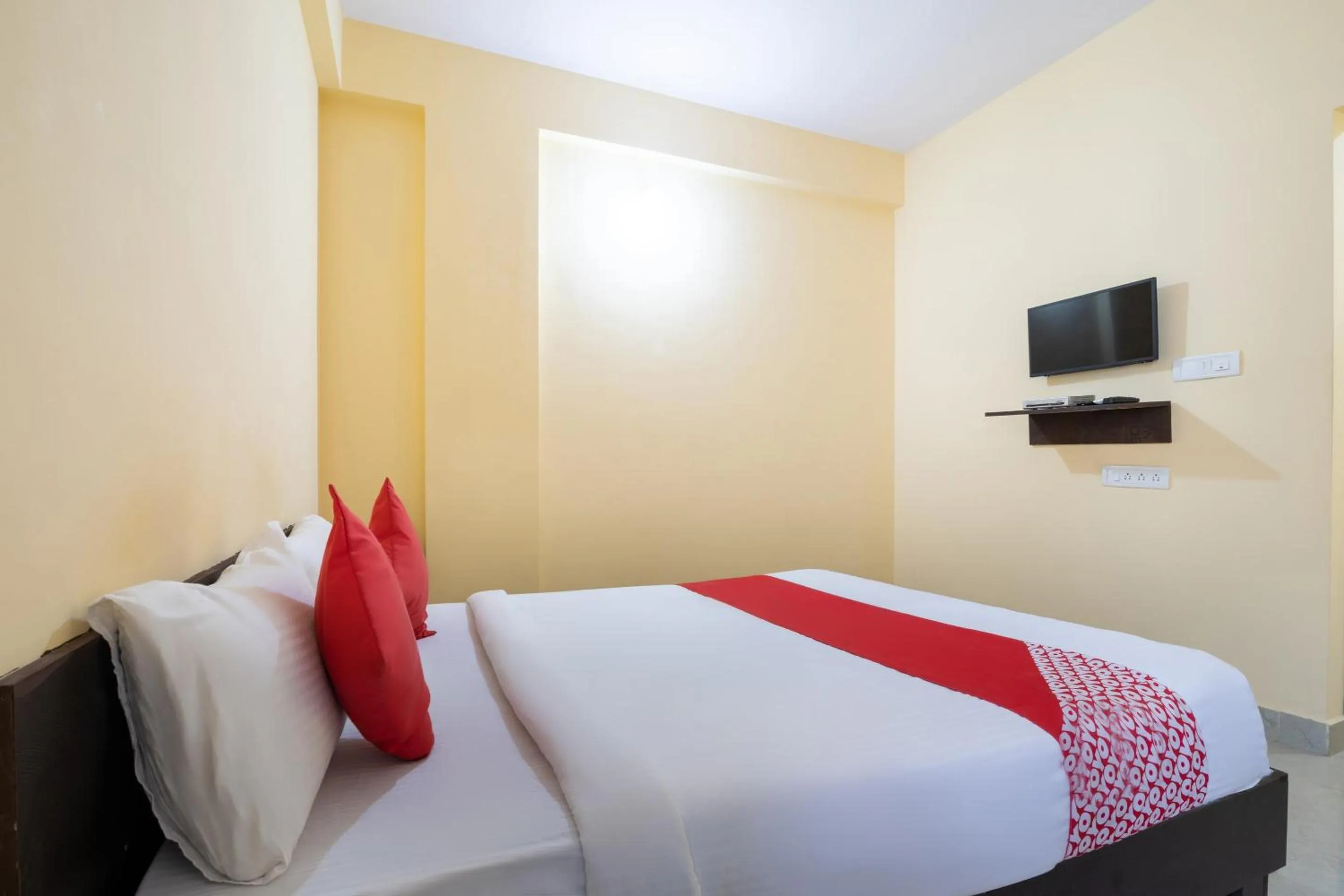 Facade/entrance in Hotel O Ashraya Comforts