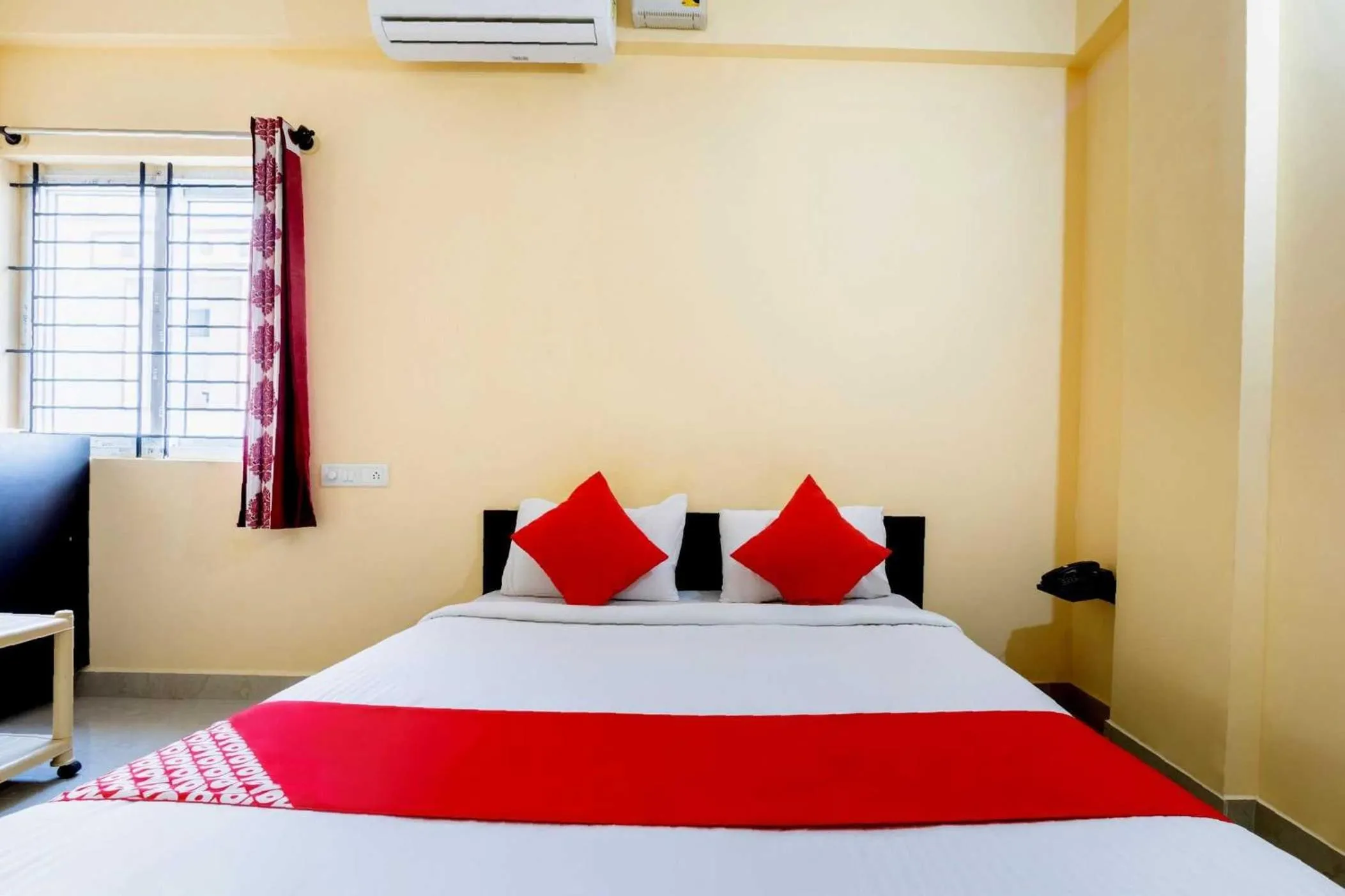 Bedroom in Hotel O Ashraya Comforts