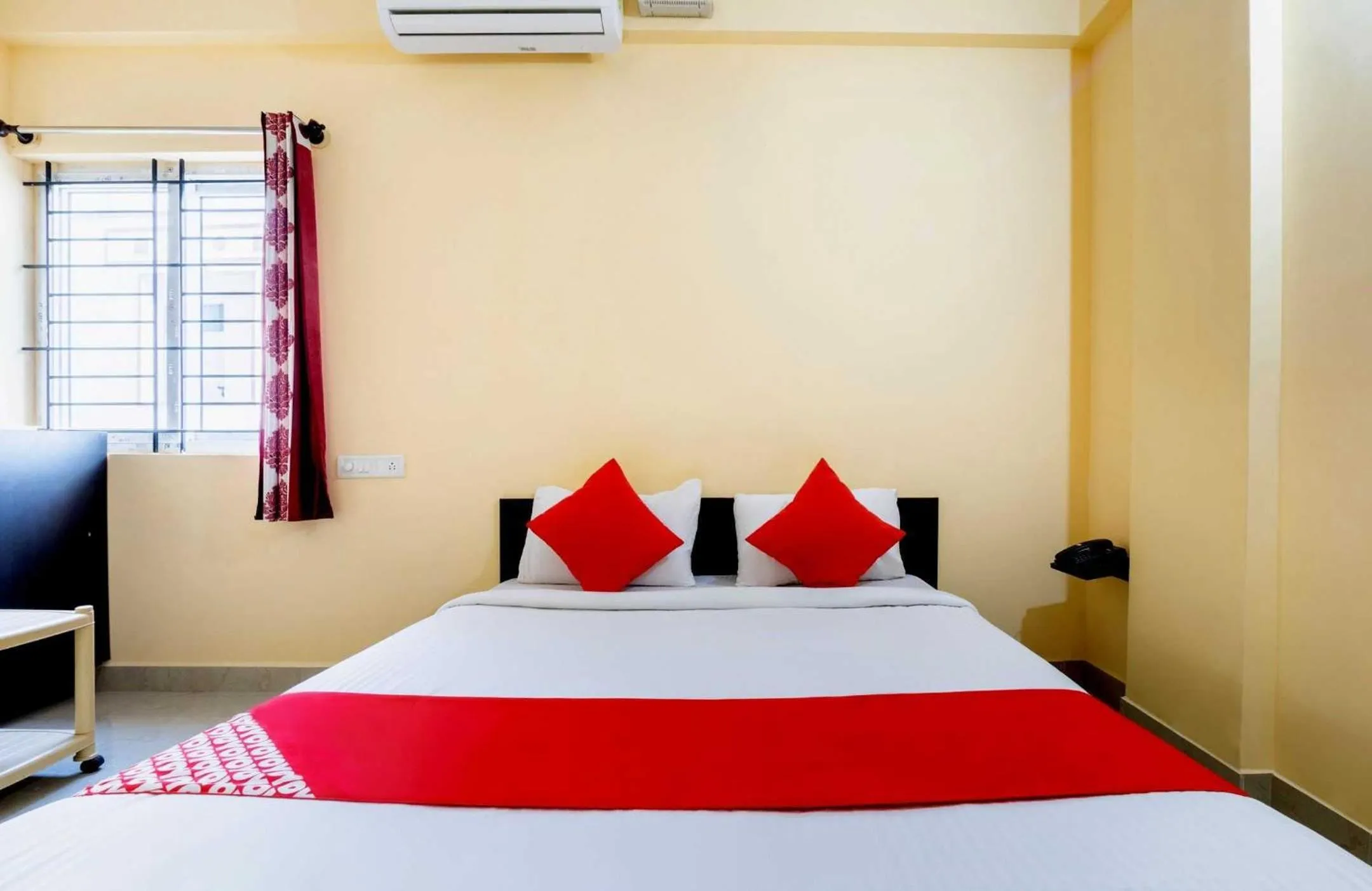 Lobby or reception, Bed in Hotel O Ashrey Comforts