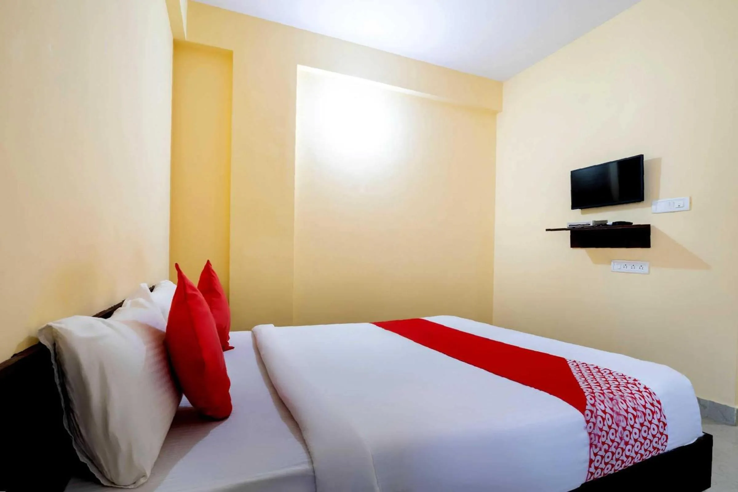 Bedroom, Bed in Hotel O Ashrey Comforts