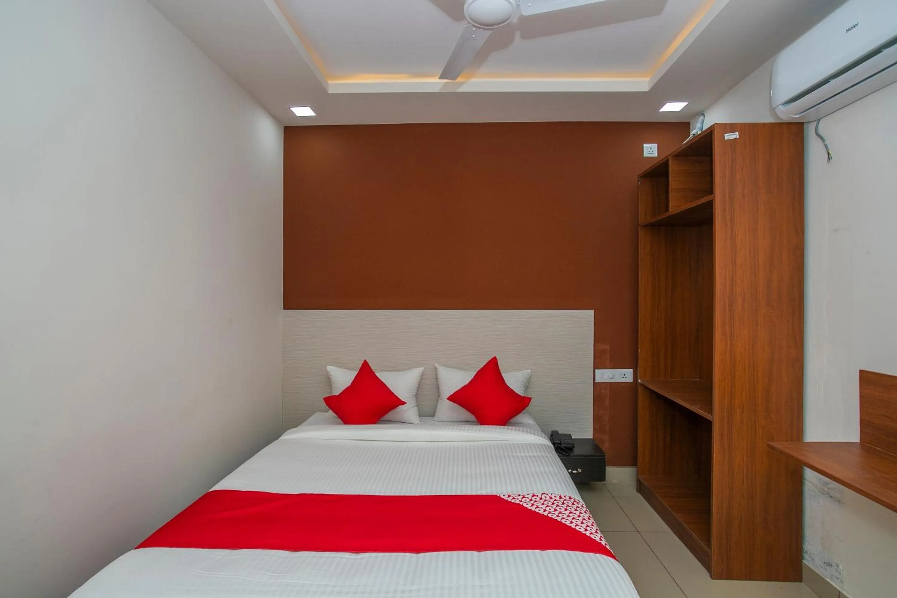 Bedroom, Bed in Hotel O Varcity Phi Premium Pavilion ,Above HDFC Bank ,Near Anjaneya Temple Madiwala, Hosur Main r
