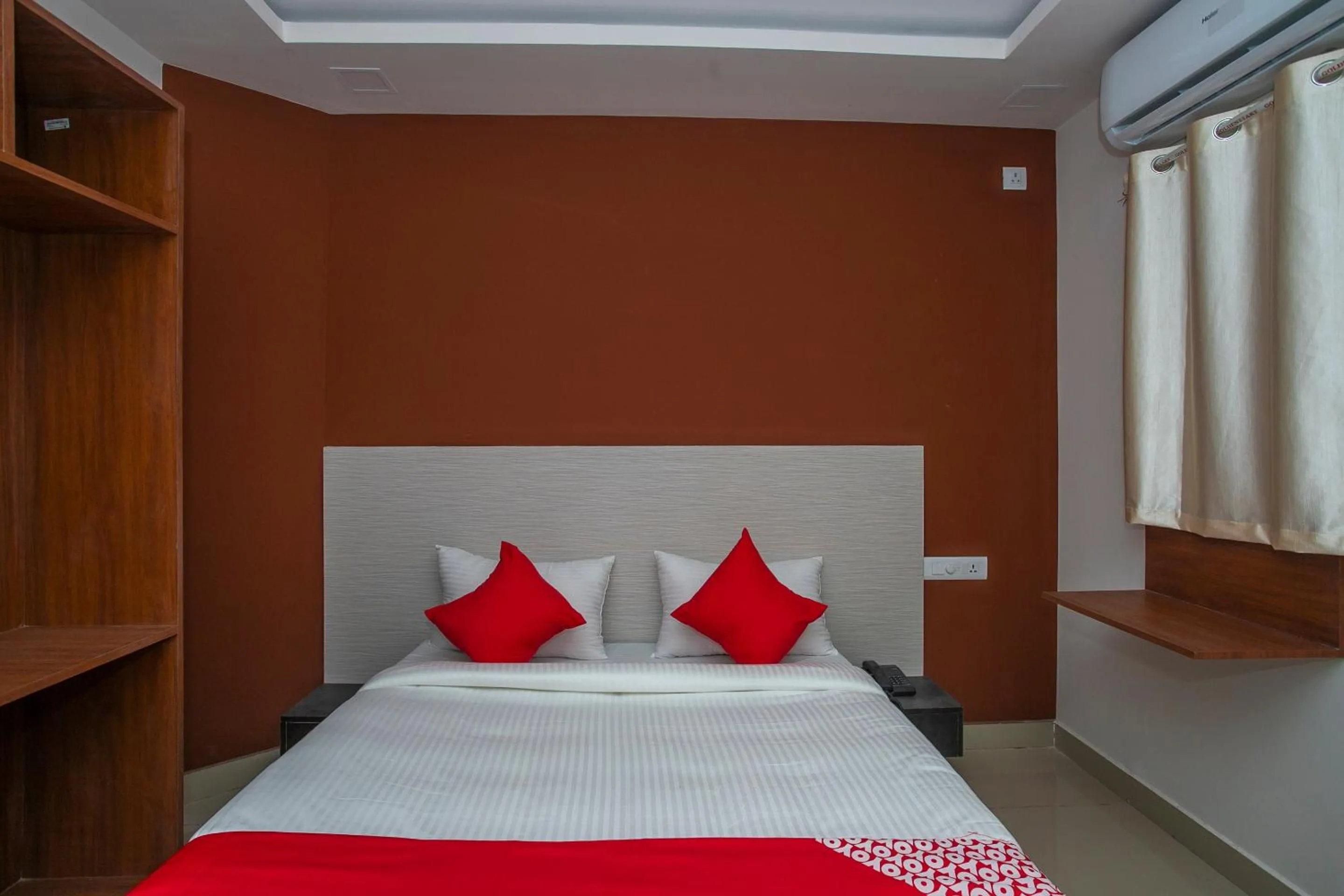 Bedroom, Bed in Hotel O Varcity Phi Premium Pavilion ,Above HDFC Bank ,Near Anjaneya Temple Madiwala, Hosur Main r