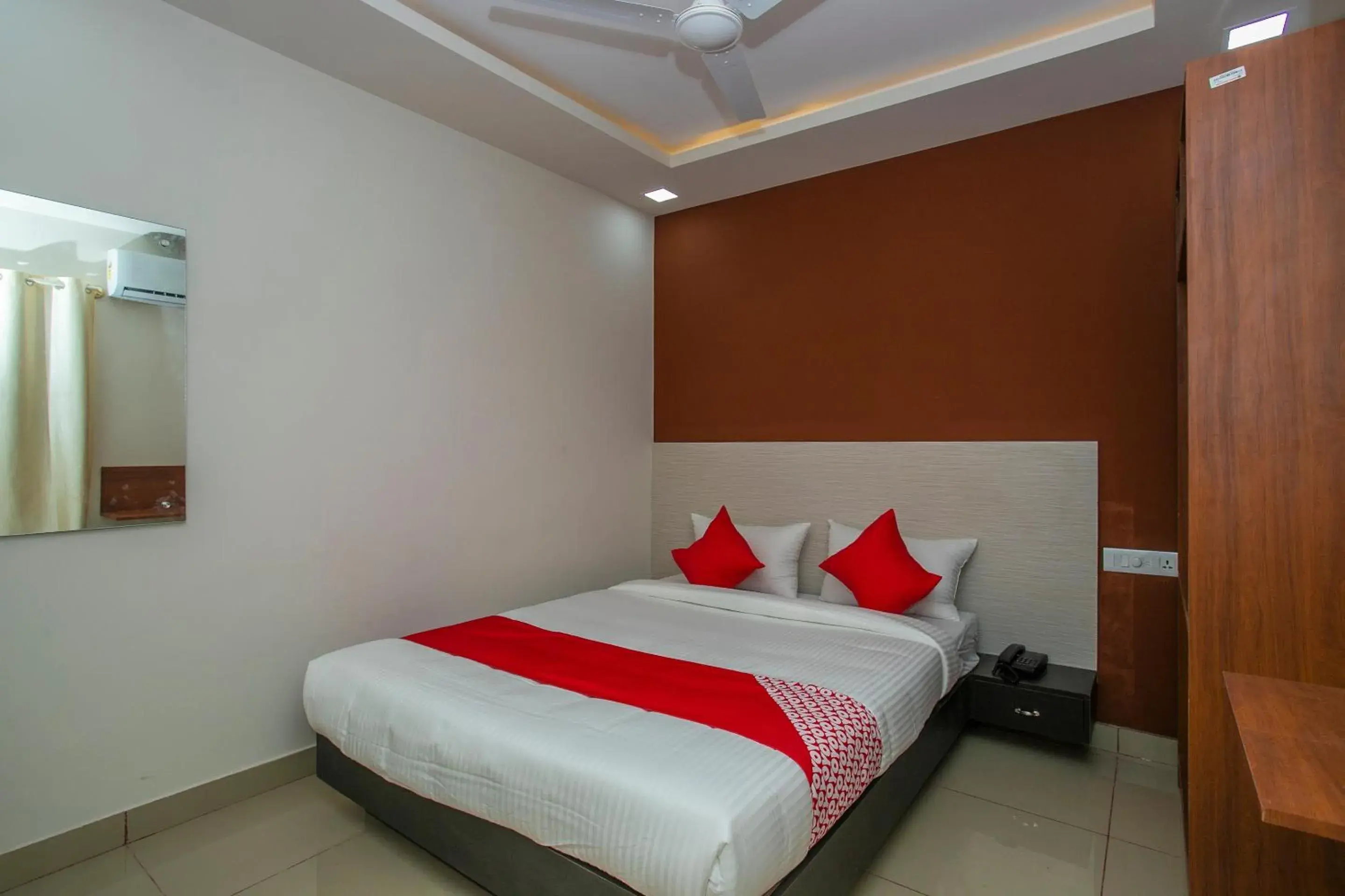 Bedroom, Bed in Hotel O Varcity Phi Premium Pavilion ,Above HDFC Bank ,Near Anjaneya Temple Madiwala, Hosur Main r Bedroom, Bed in Hotel O Varcity Phi Premium Pavilion ,Above HDFC Bank ,Near Anjaneya Temple Madiwala, Hosur Main r