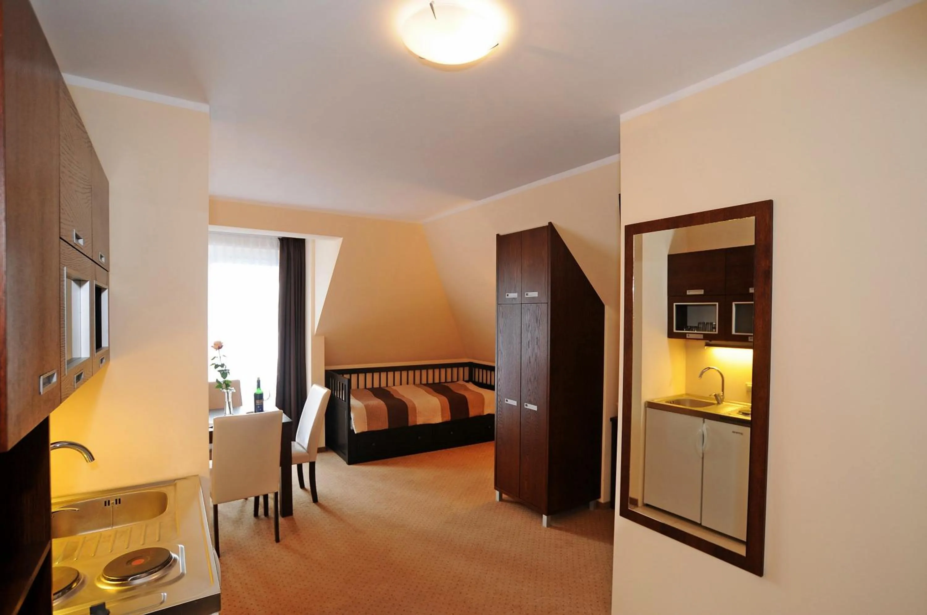 Photo of the whole room, Bed in Americano