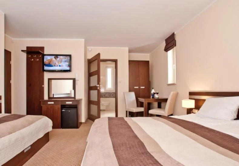 Bedroom, Bed in Americano
