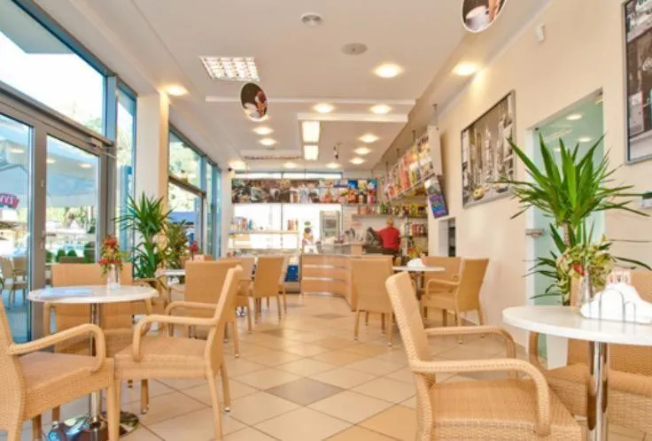 Restaurant/places to eat in Americano