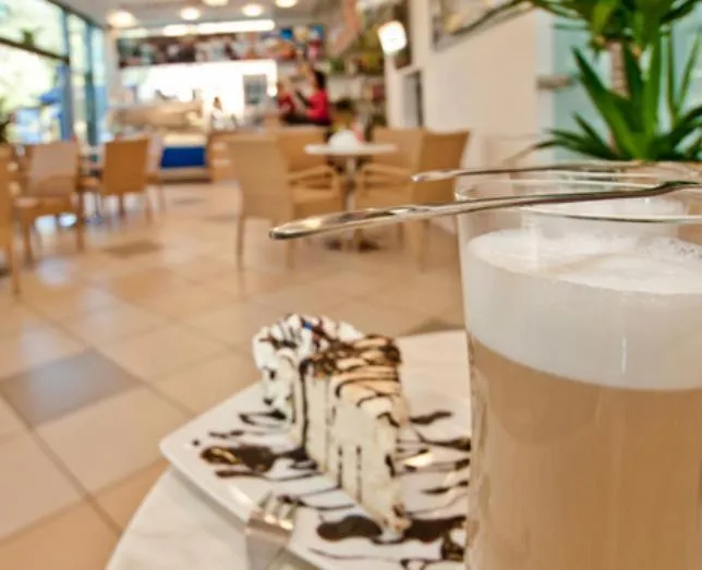 Restaurant/places to eat in Americano