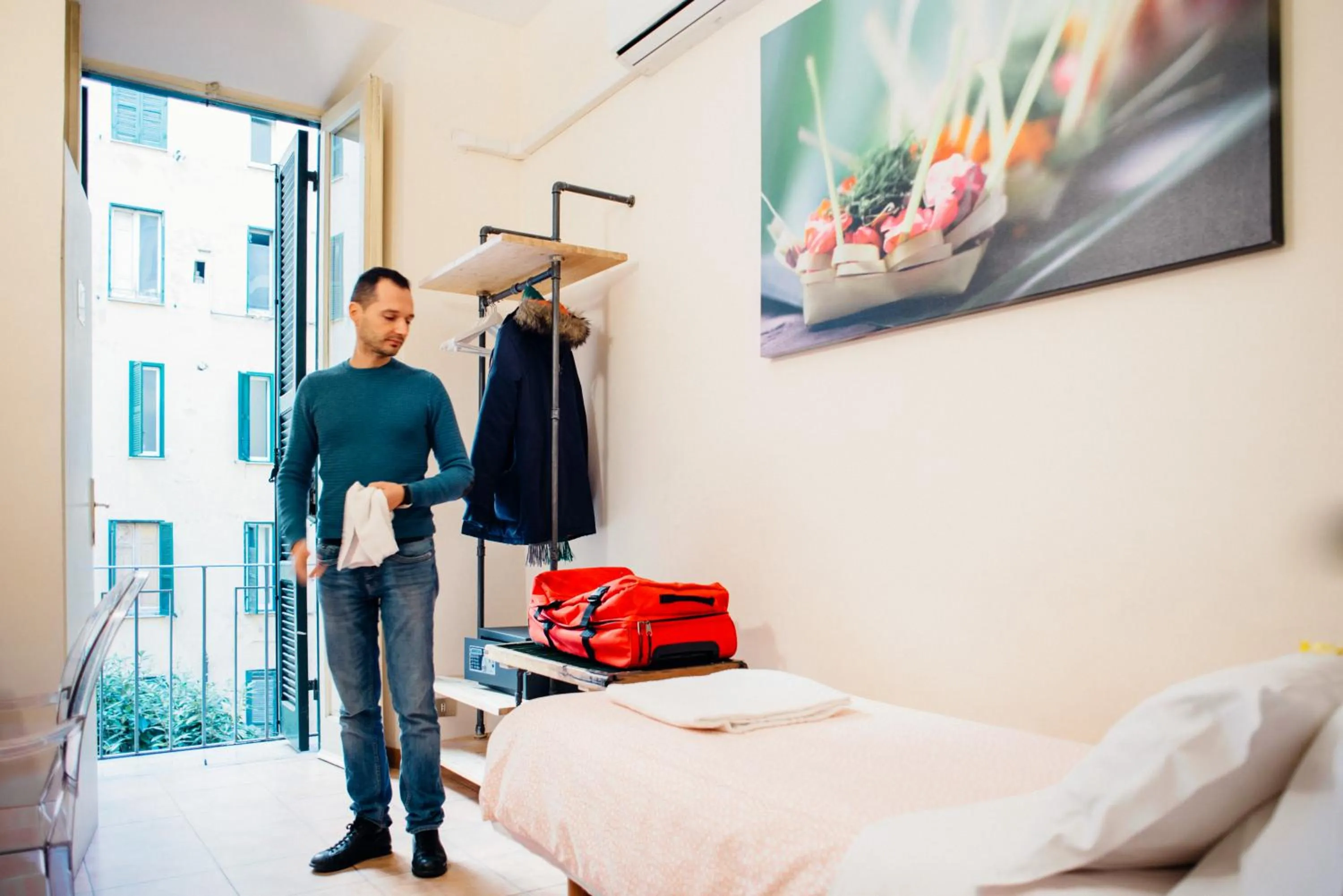 People, Bed in The Beehive Hostel