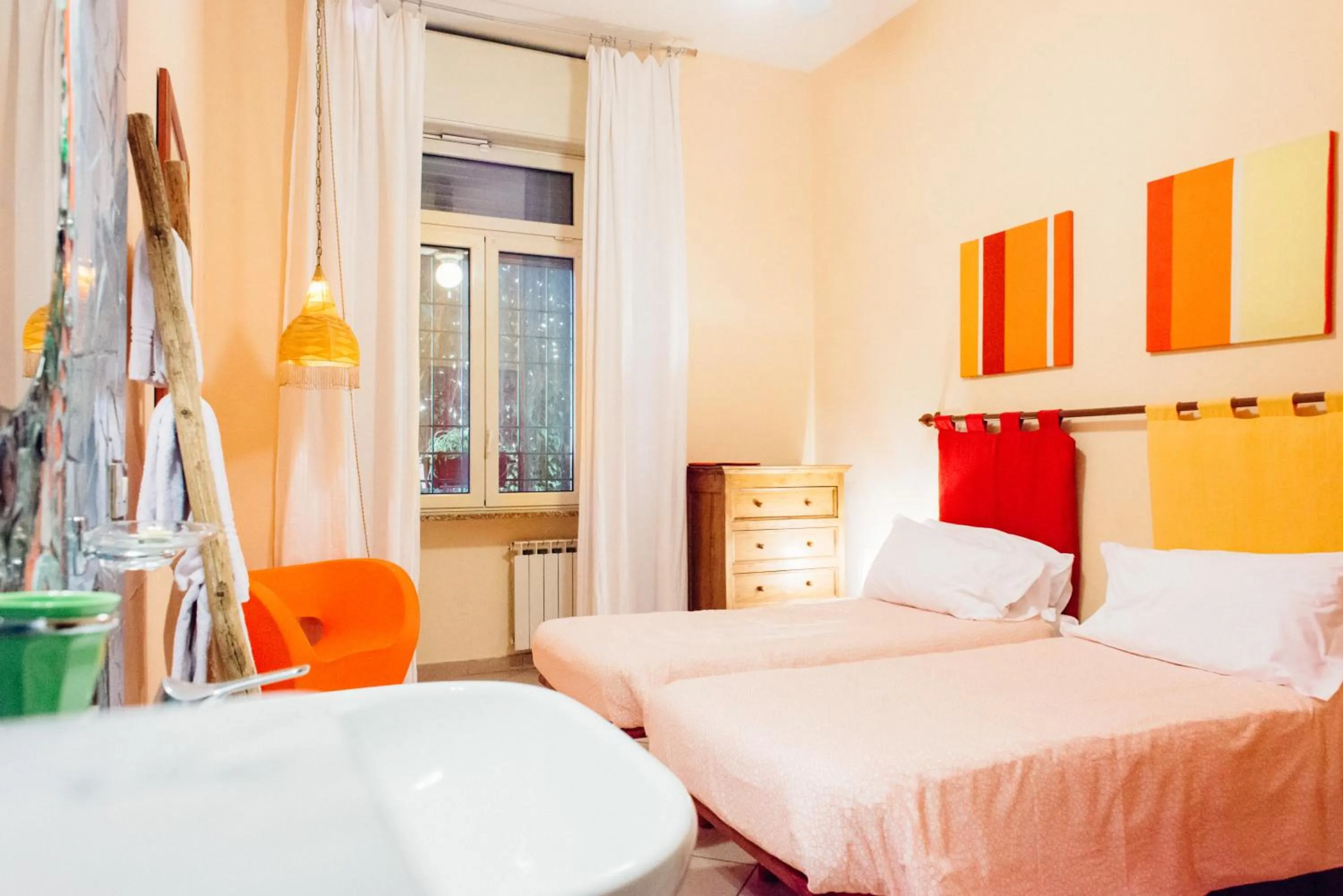 Bedroom, Bed in The Beehive Hostel