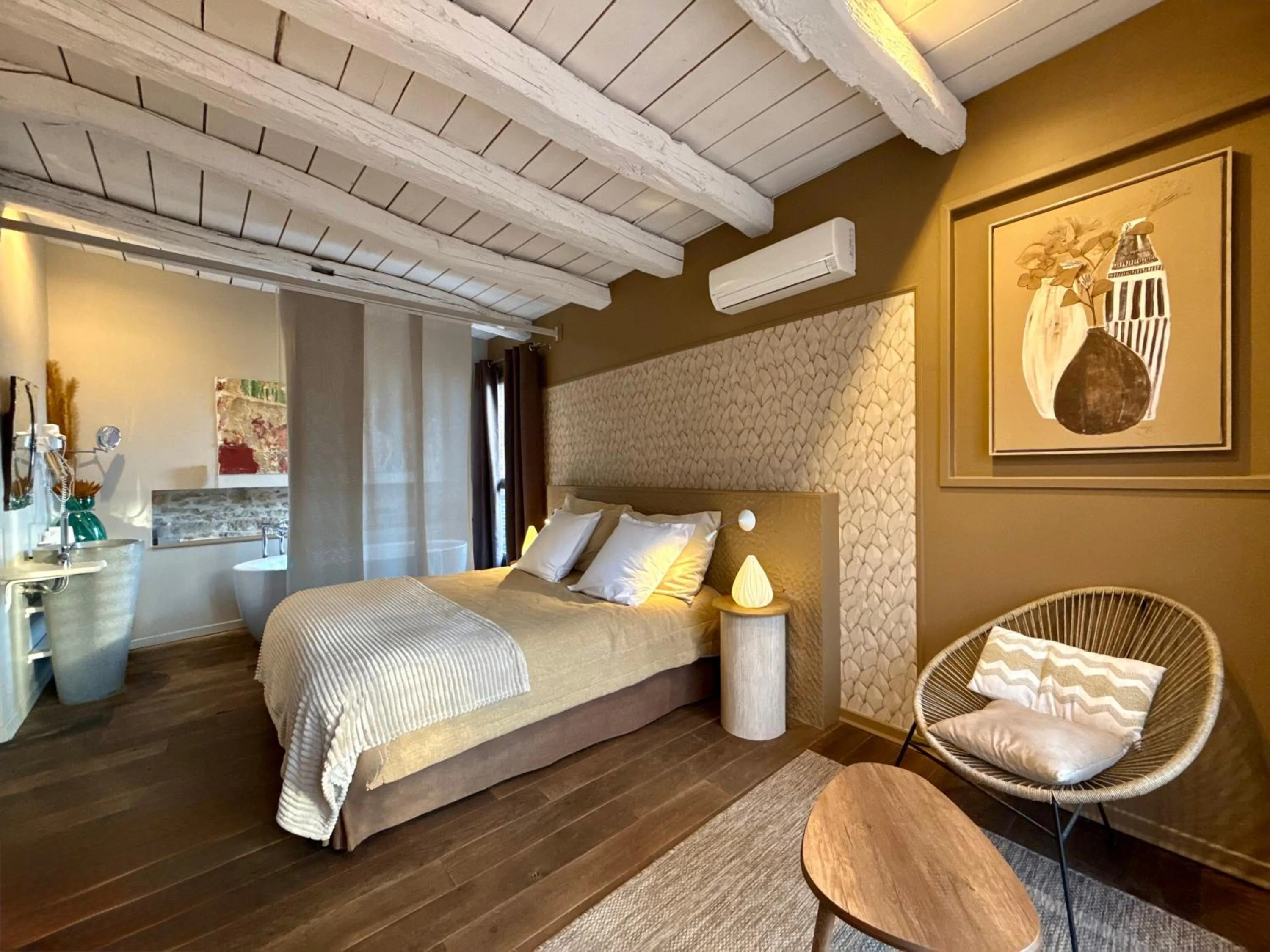 Superior Double Room with Bath - Not Accessible by Elevator in Art'Hotel & SPA Le Potin Gourmand