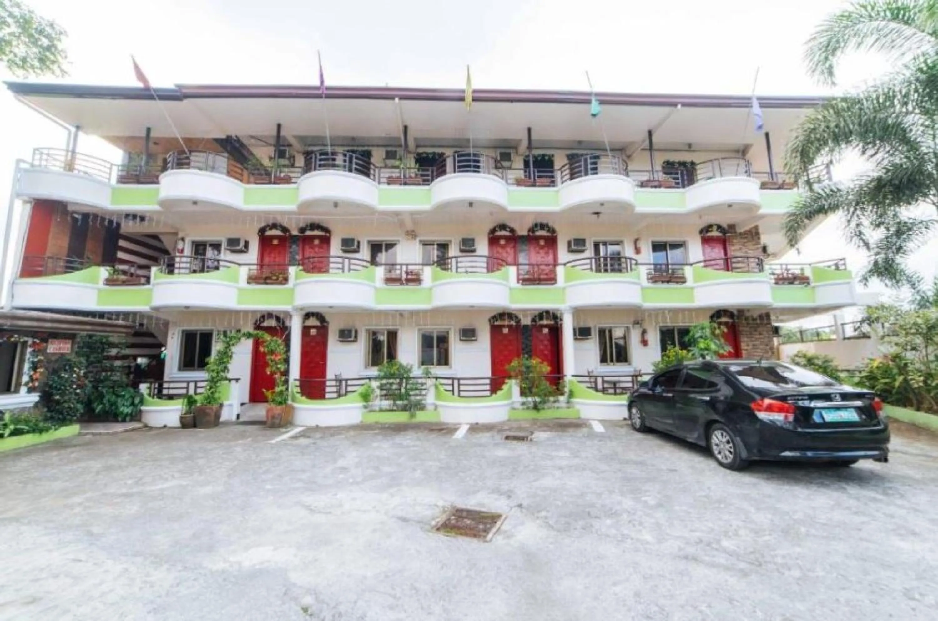 Facade/entrance in RedDoorz at Tagaytay Road
