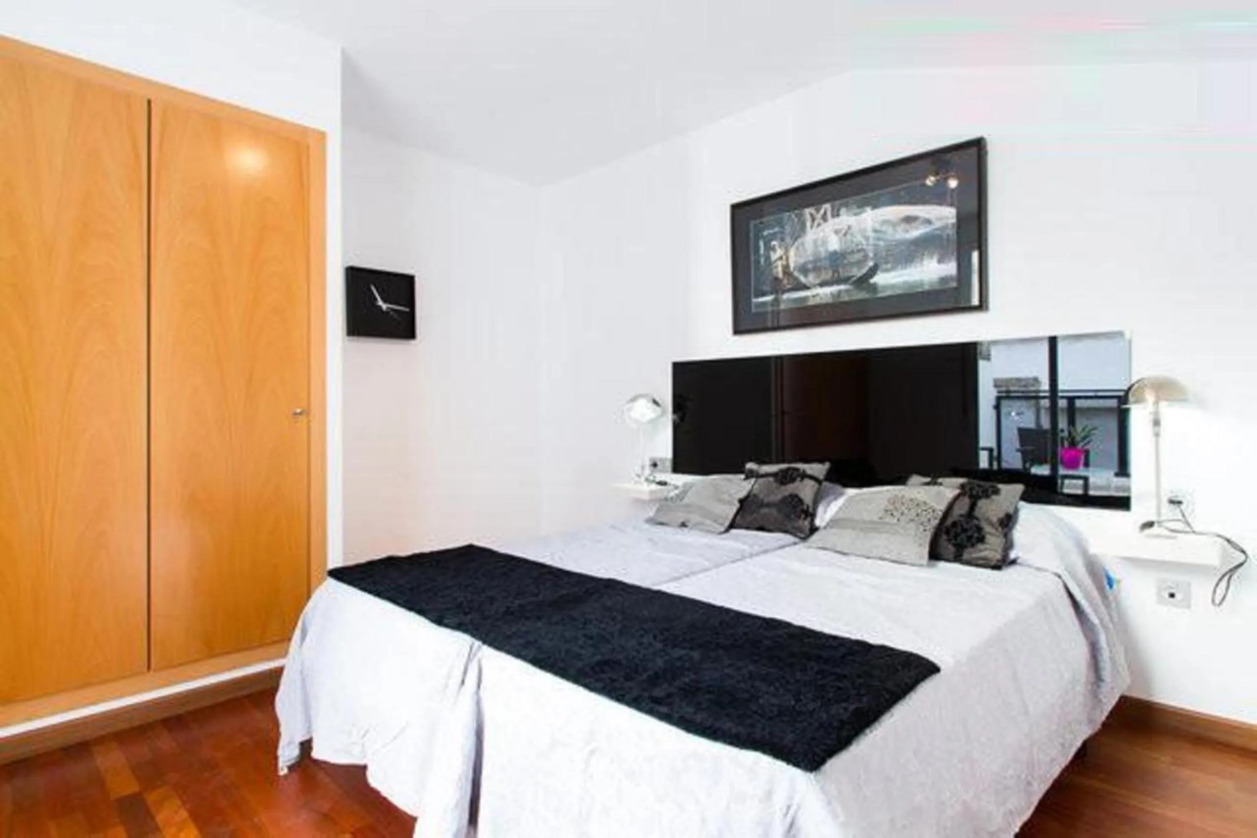 Bedroom, Bed in Happy Apartments Valencia