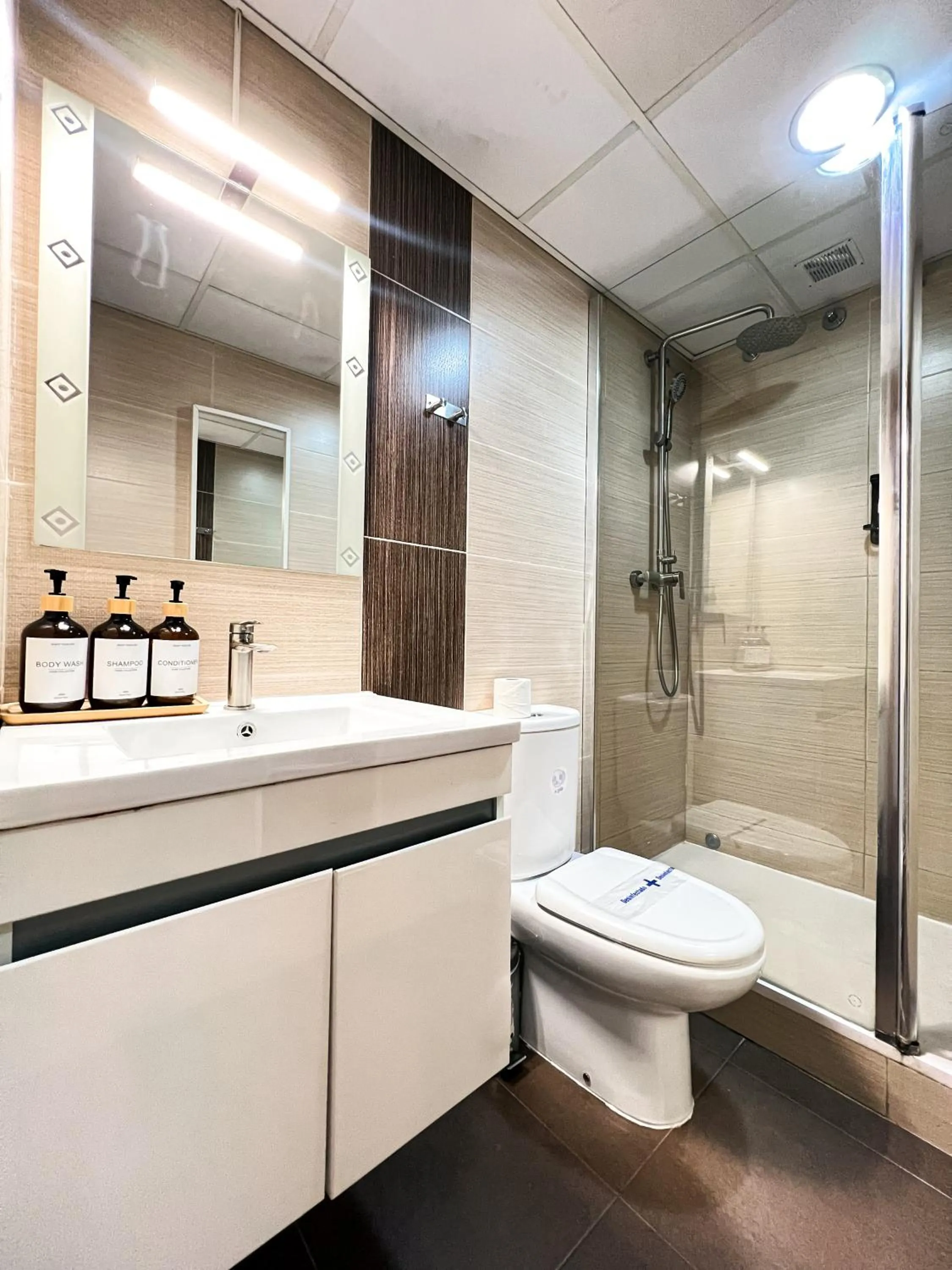 Bathroom in Happy Apartments Valencia