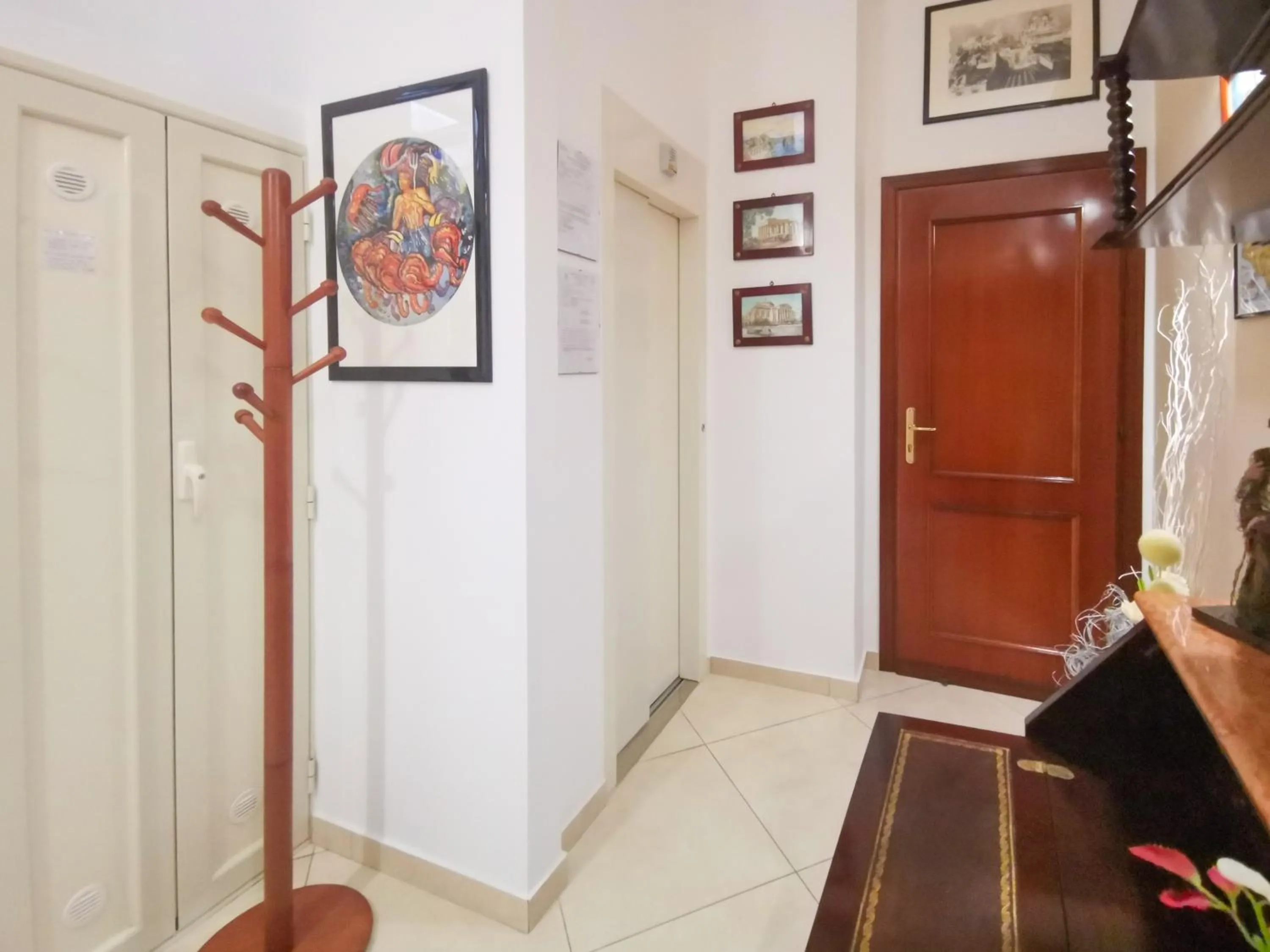 elevator in B&B Una Terrazza sul Golfo di Sferracavallo